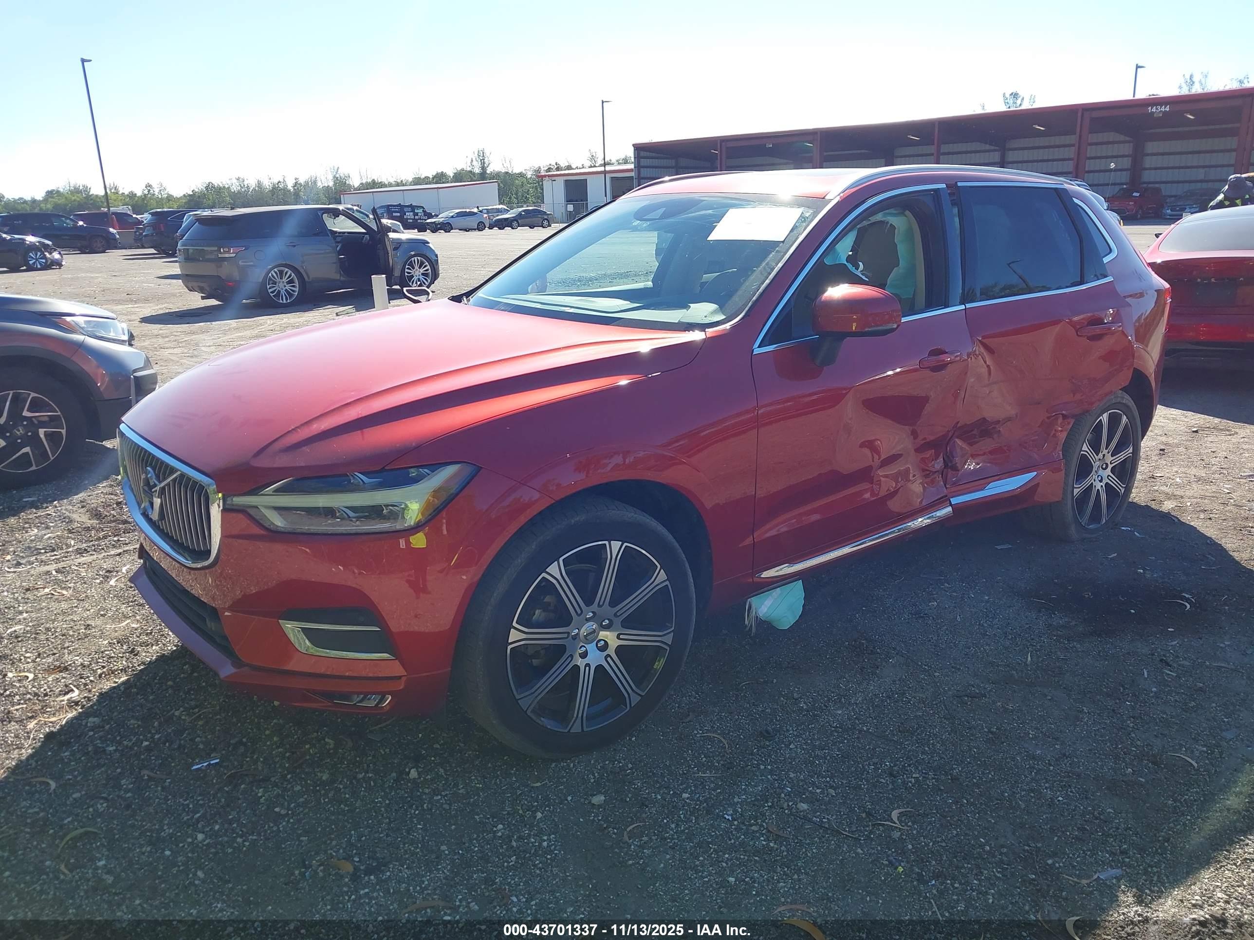 VOLVO XC60 image 2