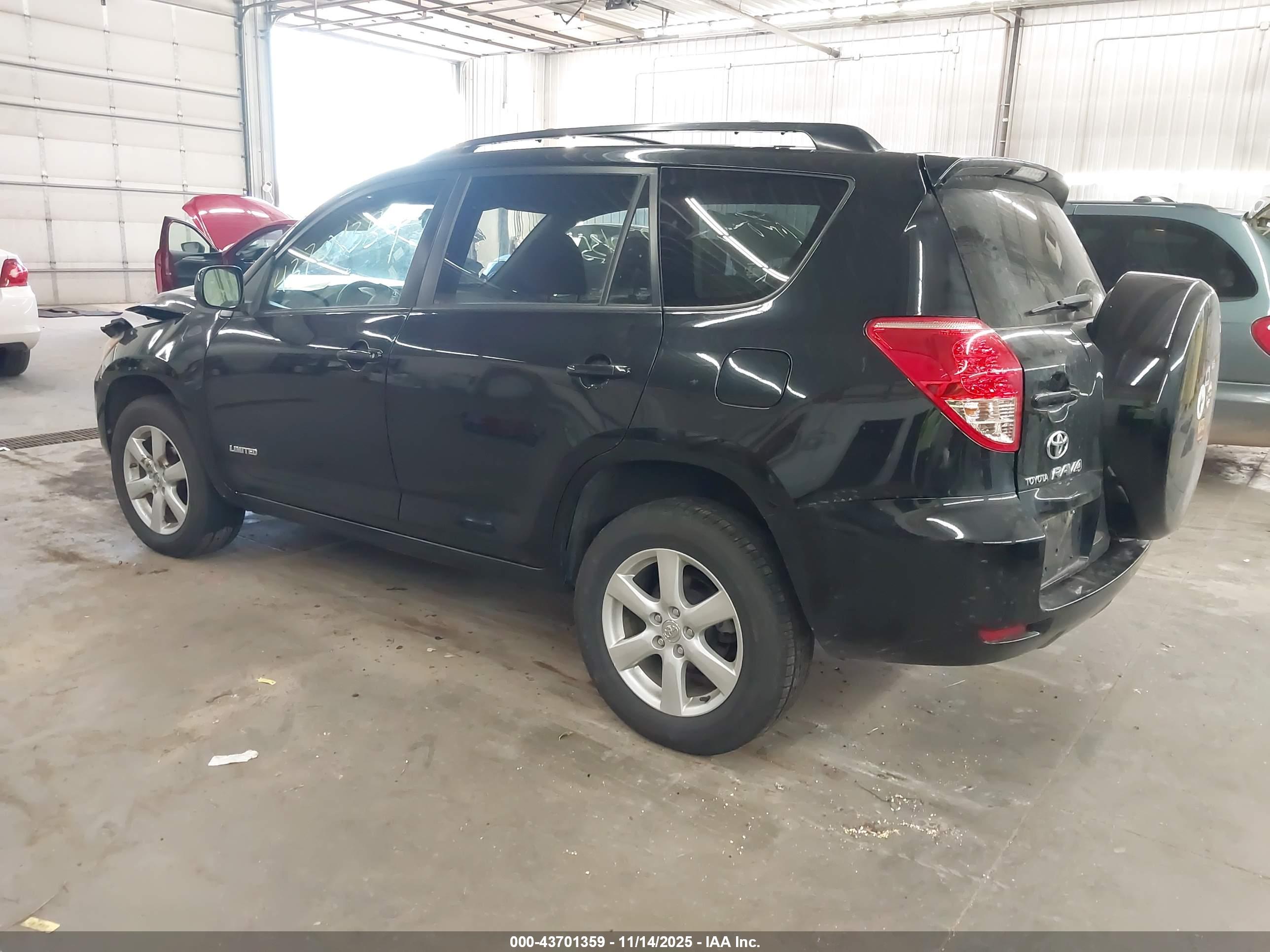 TOYOTA RAV4 image 3
