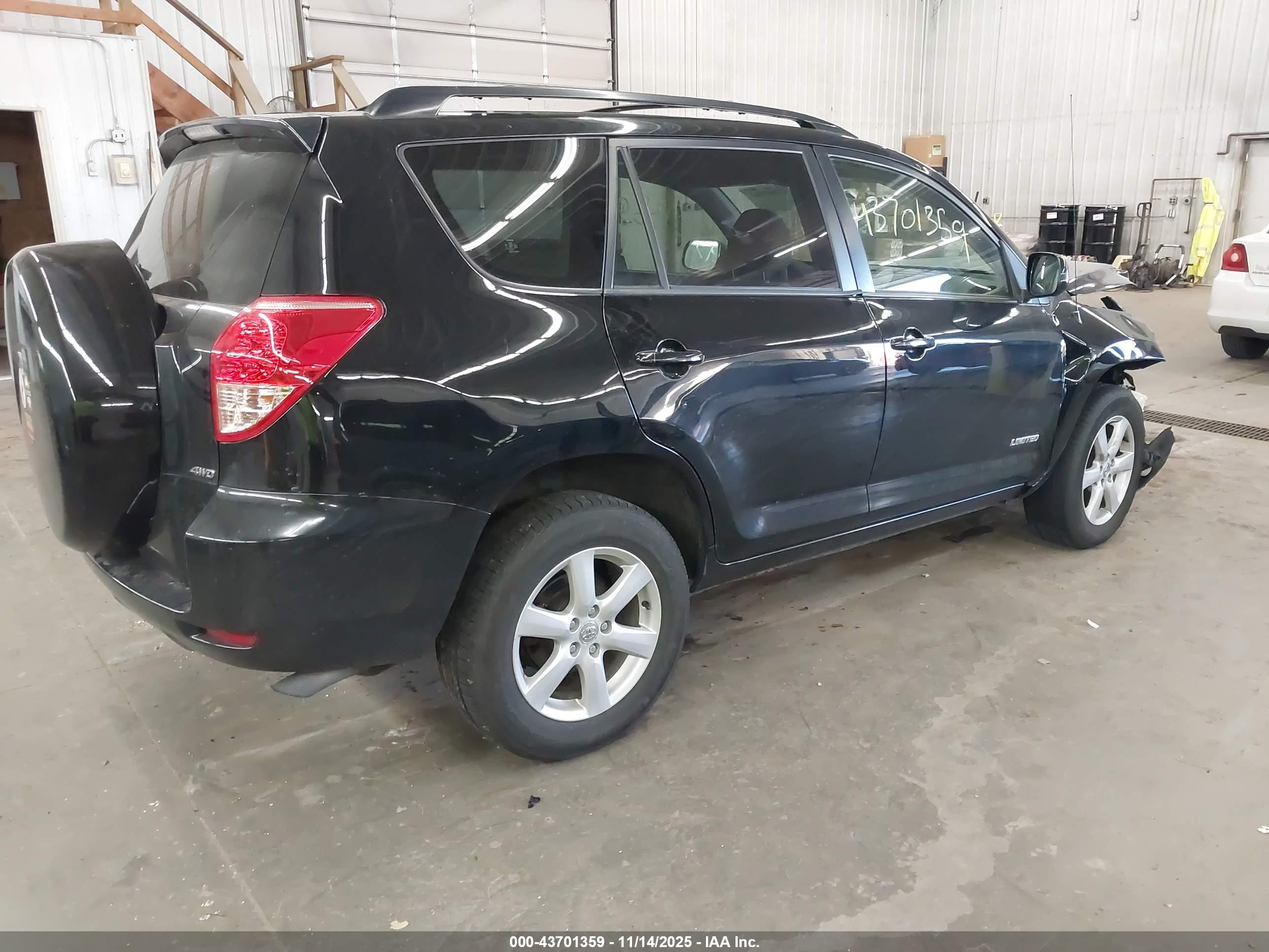 TOYOTA RAV4 image 4