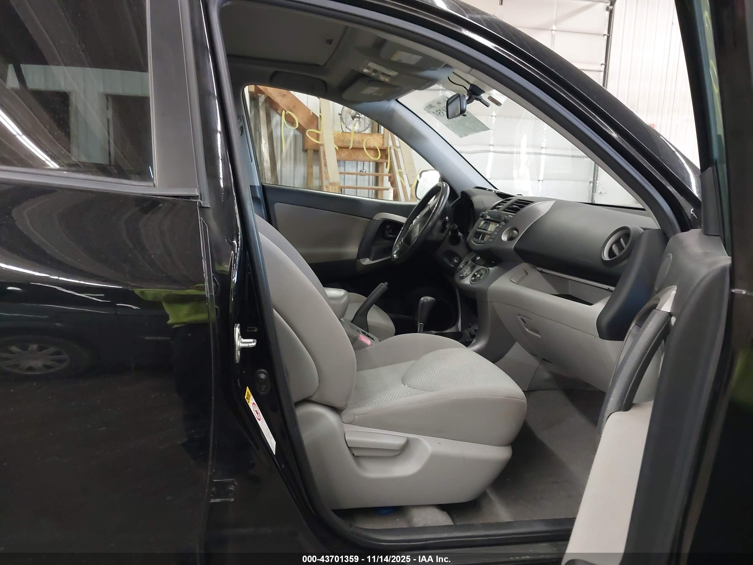 TOYOTA RAV4 image 5