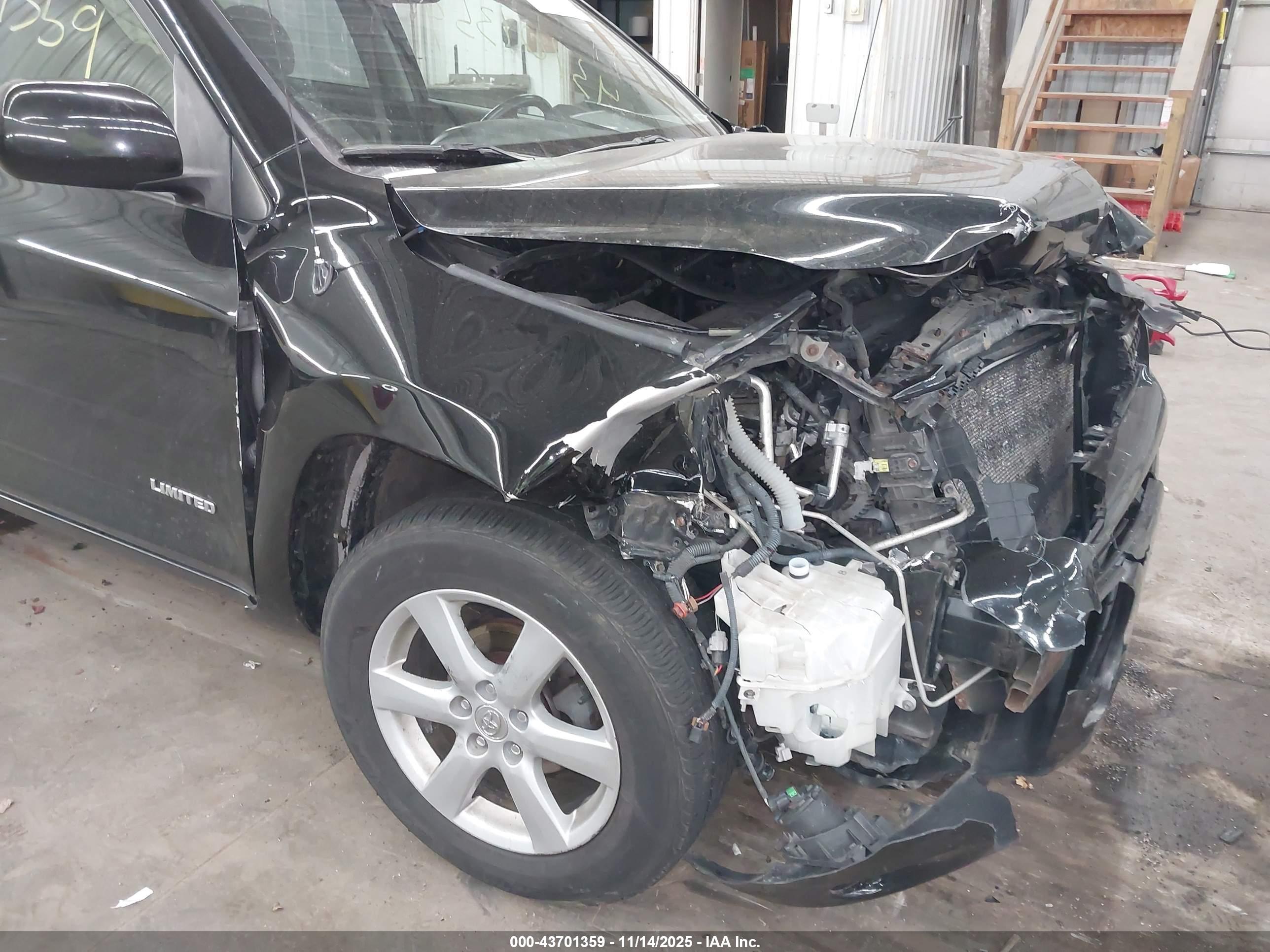 TOYOTA RAV4 image 6
