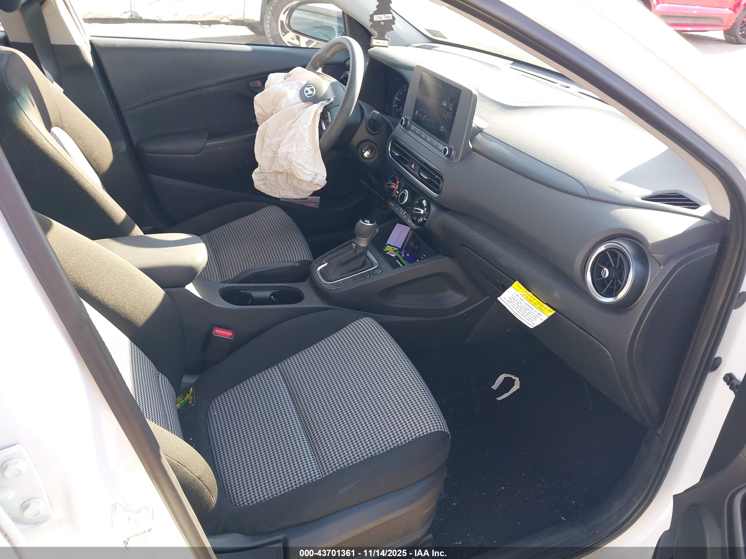 HYUNDAI KONA image 5