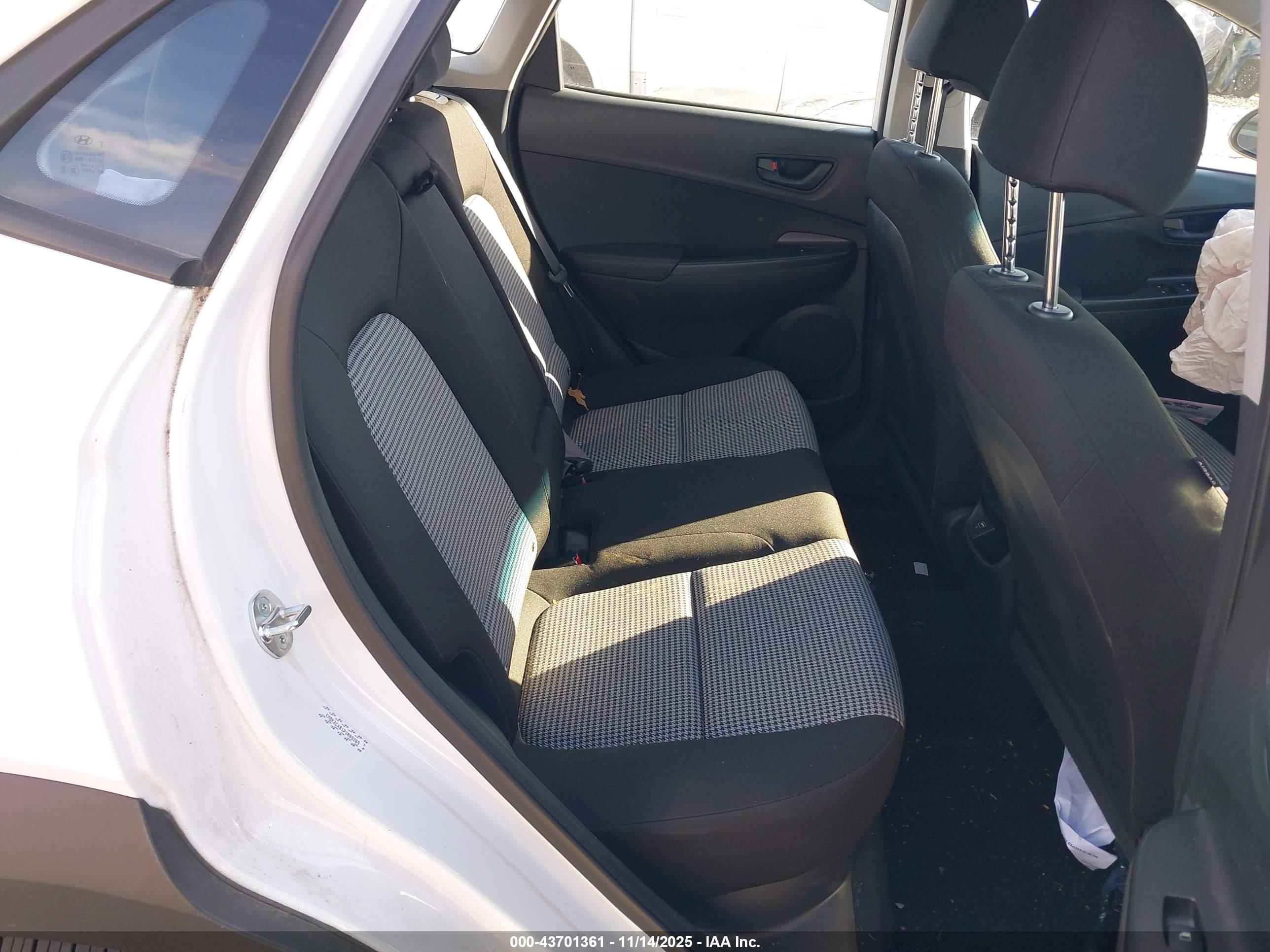 HYUNDAI KONA image 8
