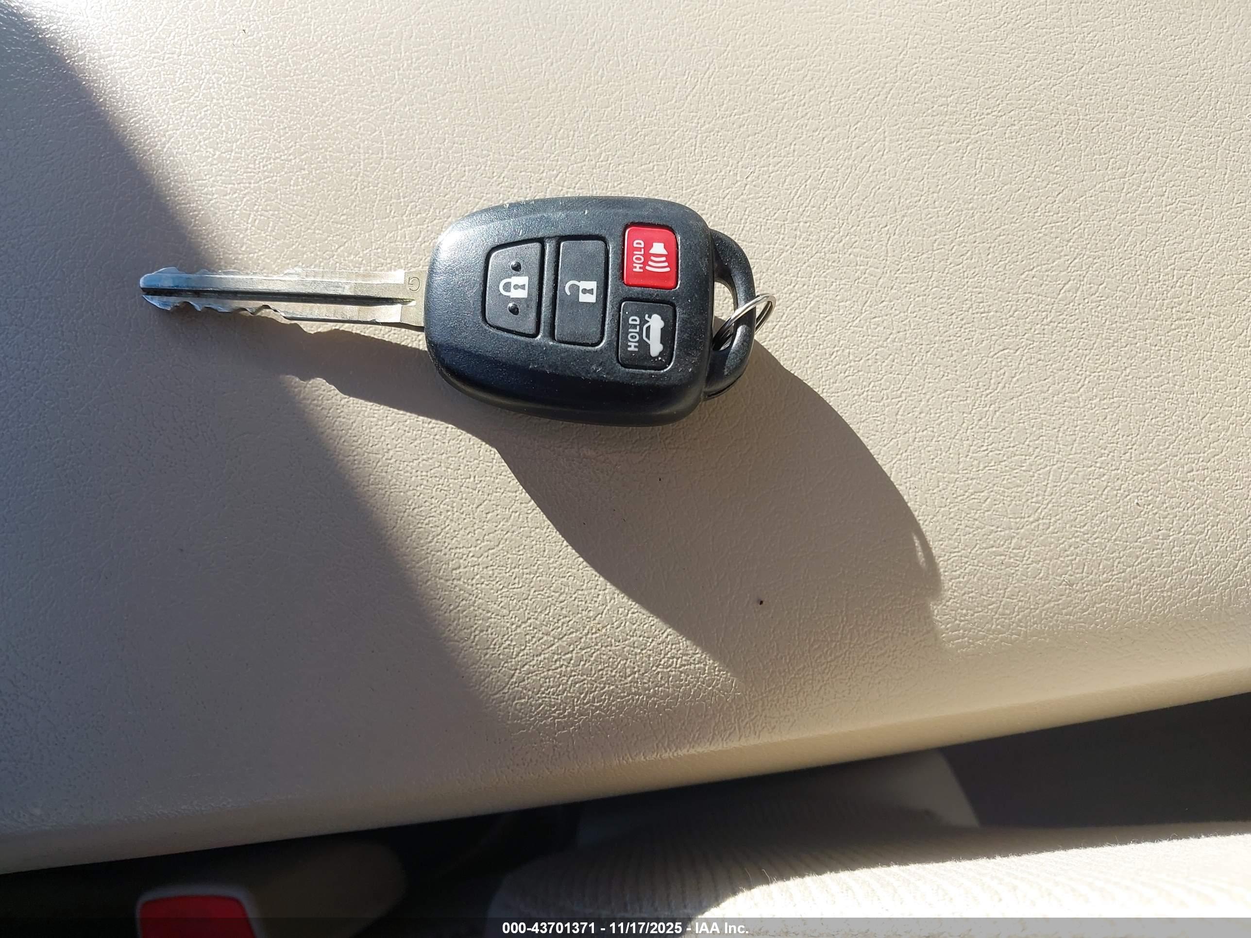 TOYOTA CAMRY image 11