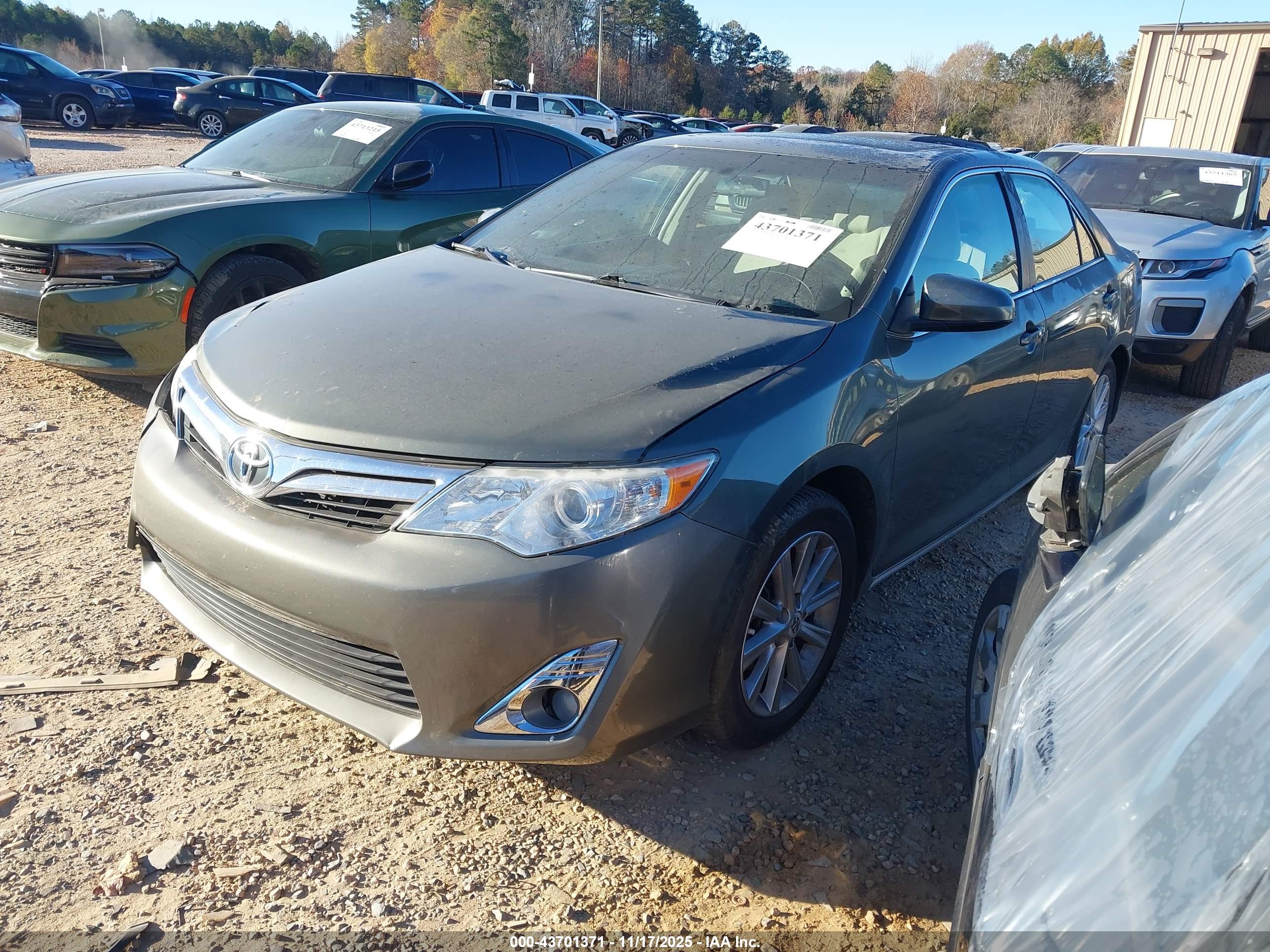 TOYOTA CAMRY image 2