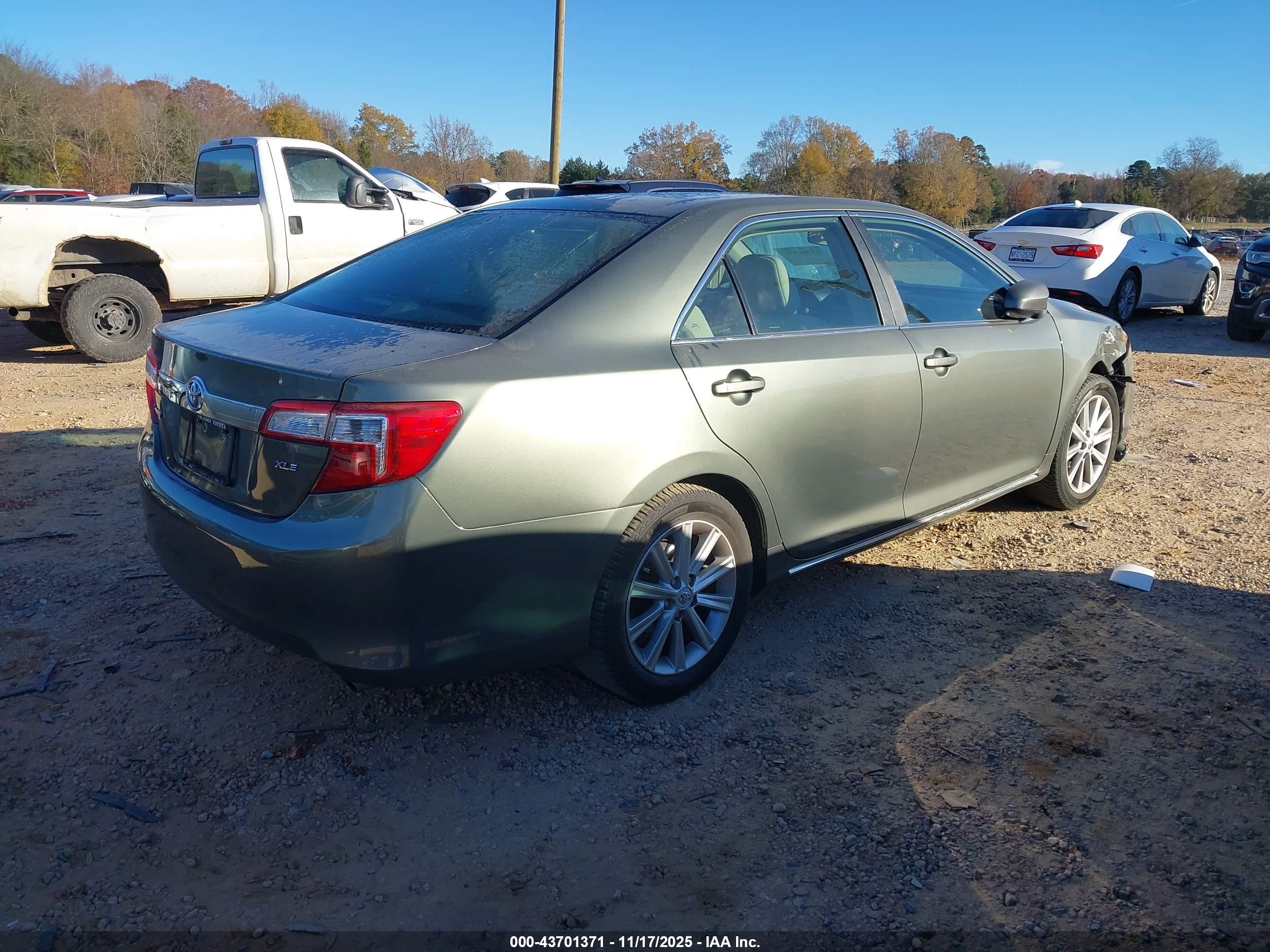 TOYOTA CAMRY image 4