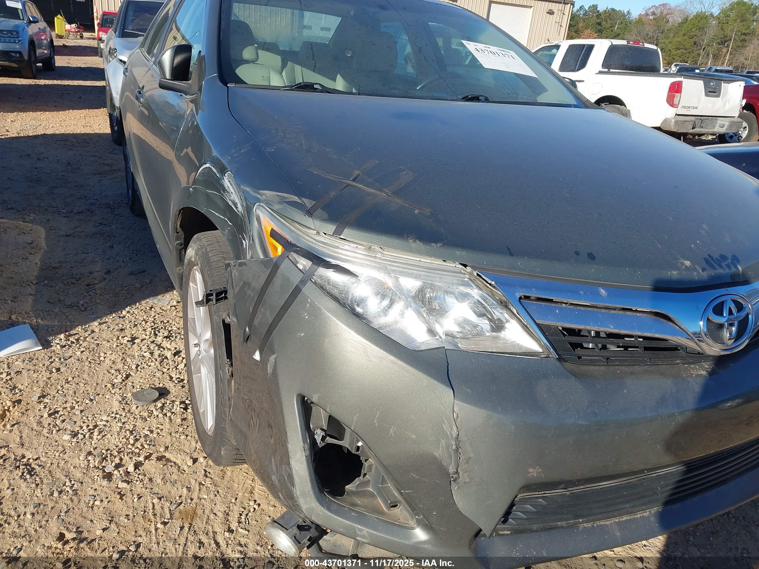 TOYOTA CAMRY image 6
