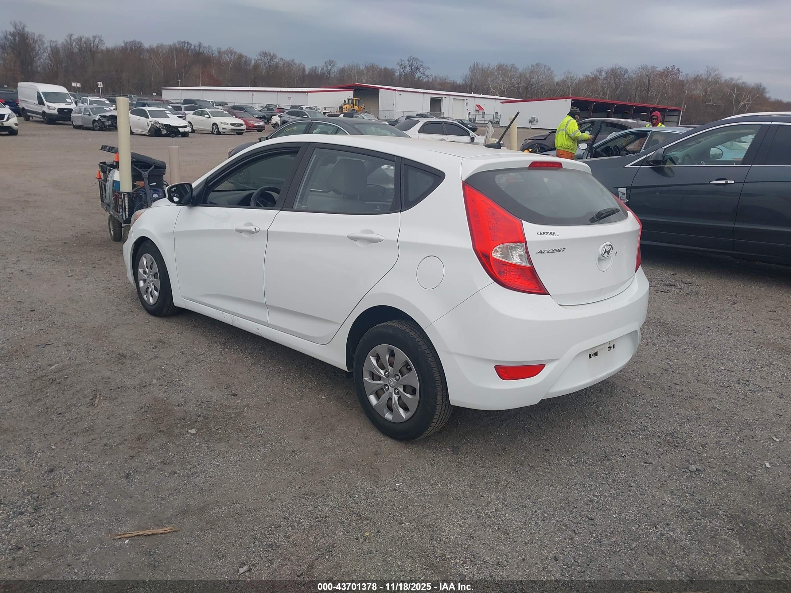 HYUNDAI ACCENT image 3