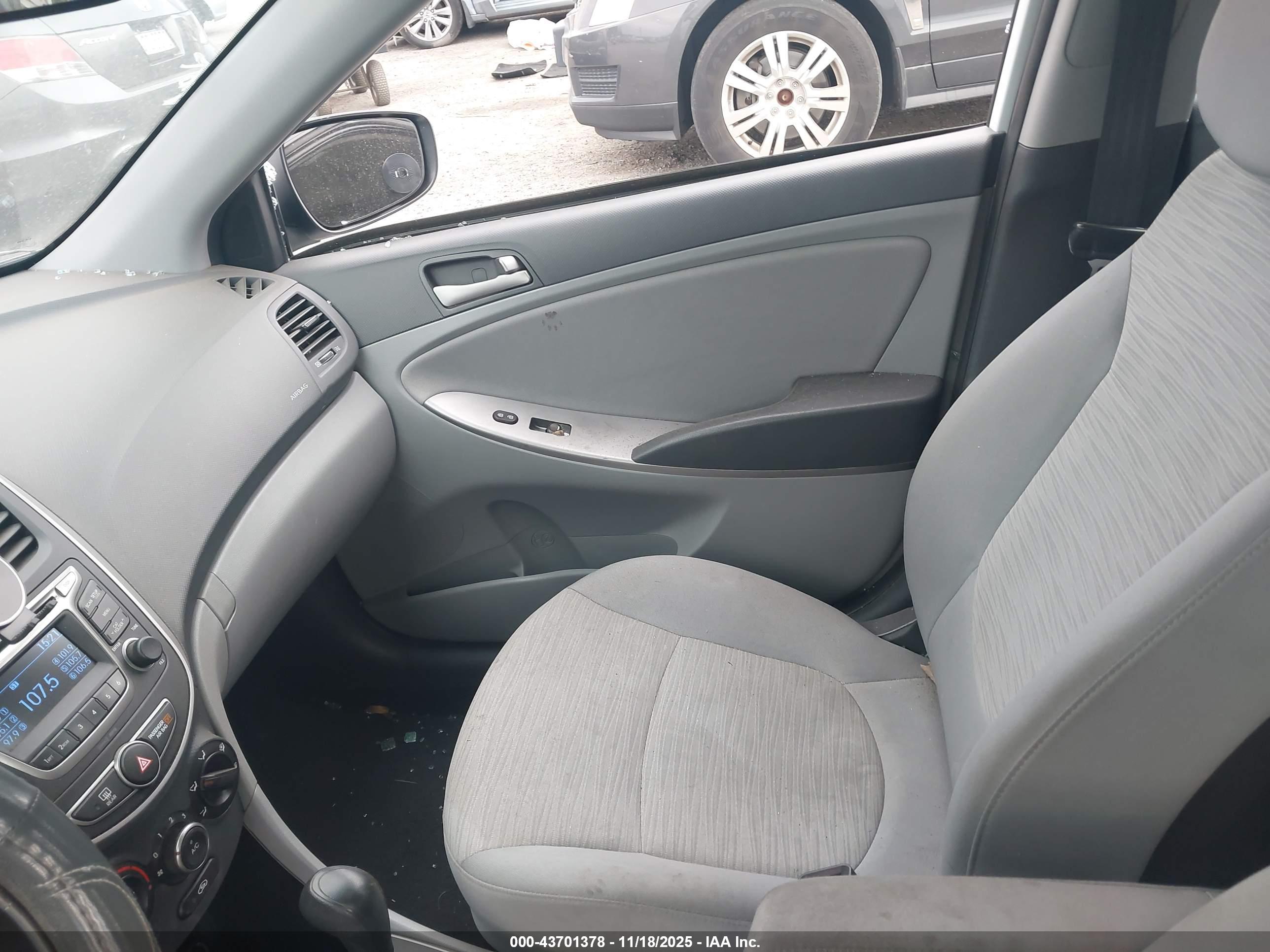 HYUNDAI ACCENT image 5