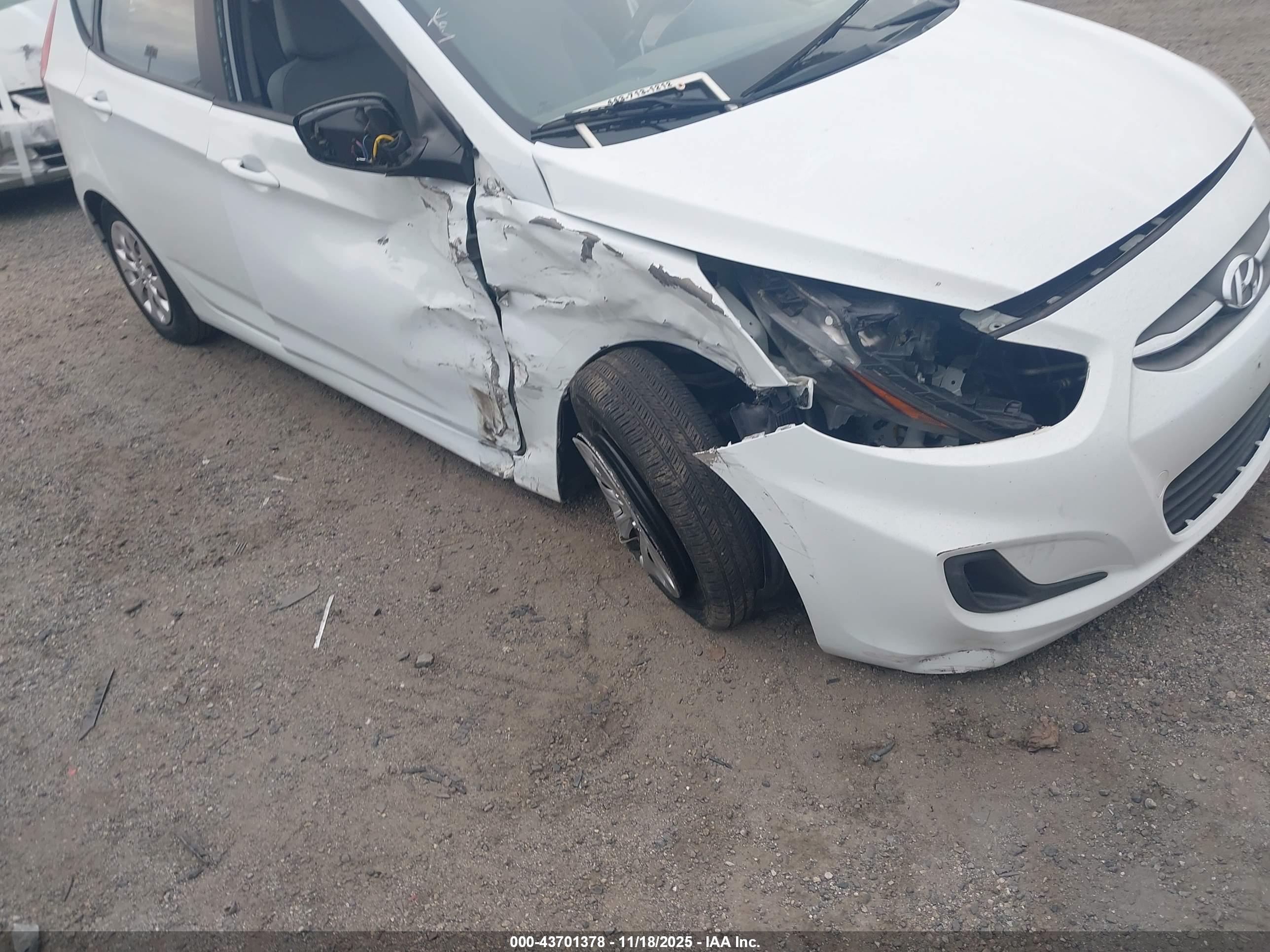 HYUNDAI ACCENT image 6
