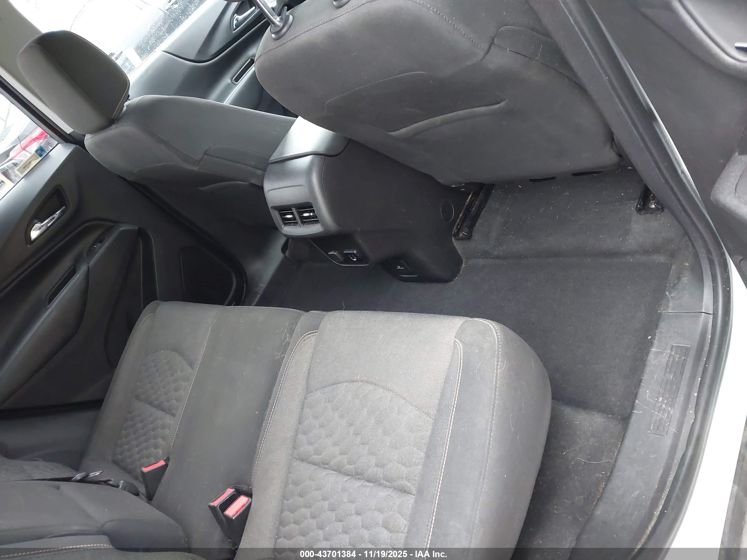 CHEVROLET EQUINOX image 8