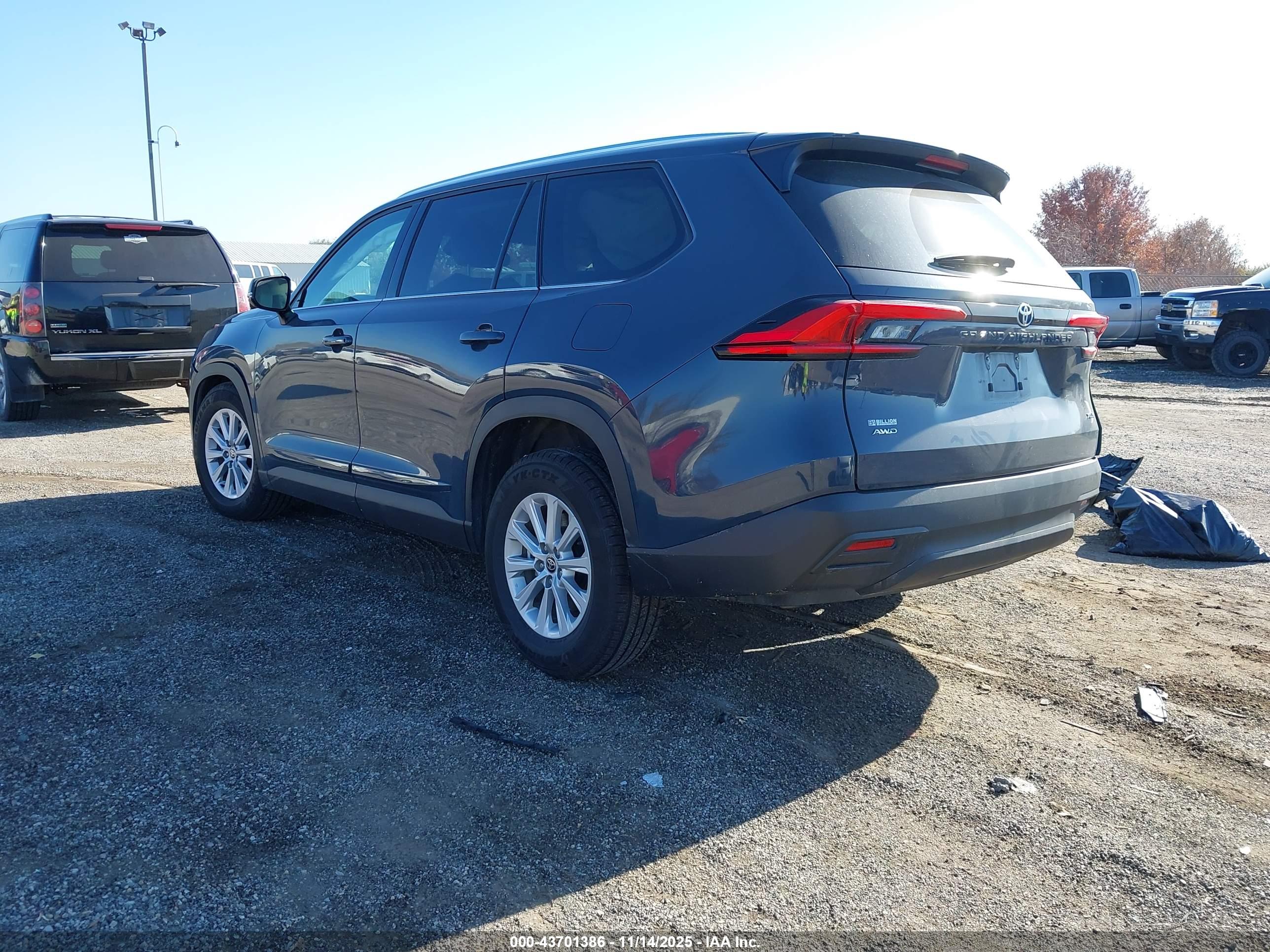 TOYOTA GRAND image 3