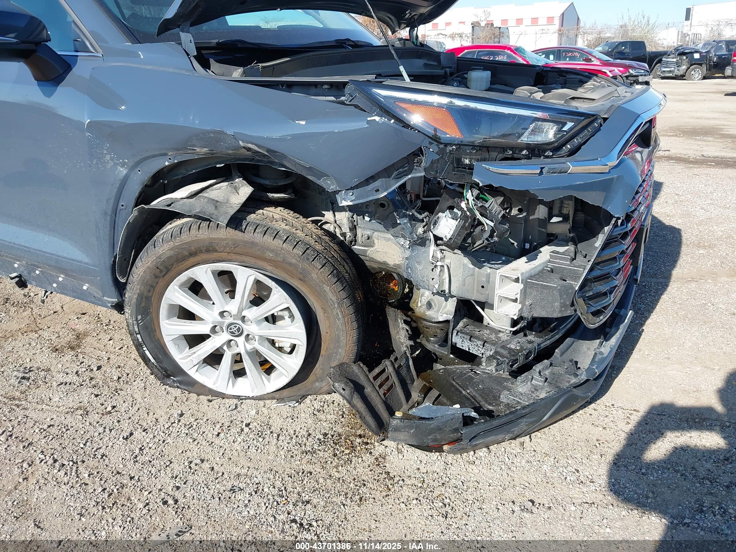 TOYOTA GRAND image 6