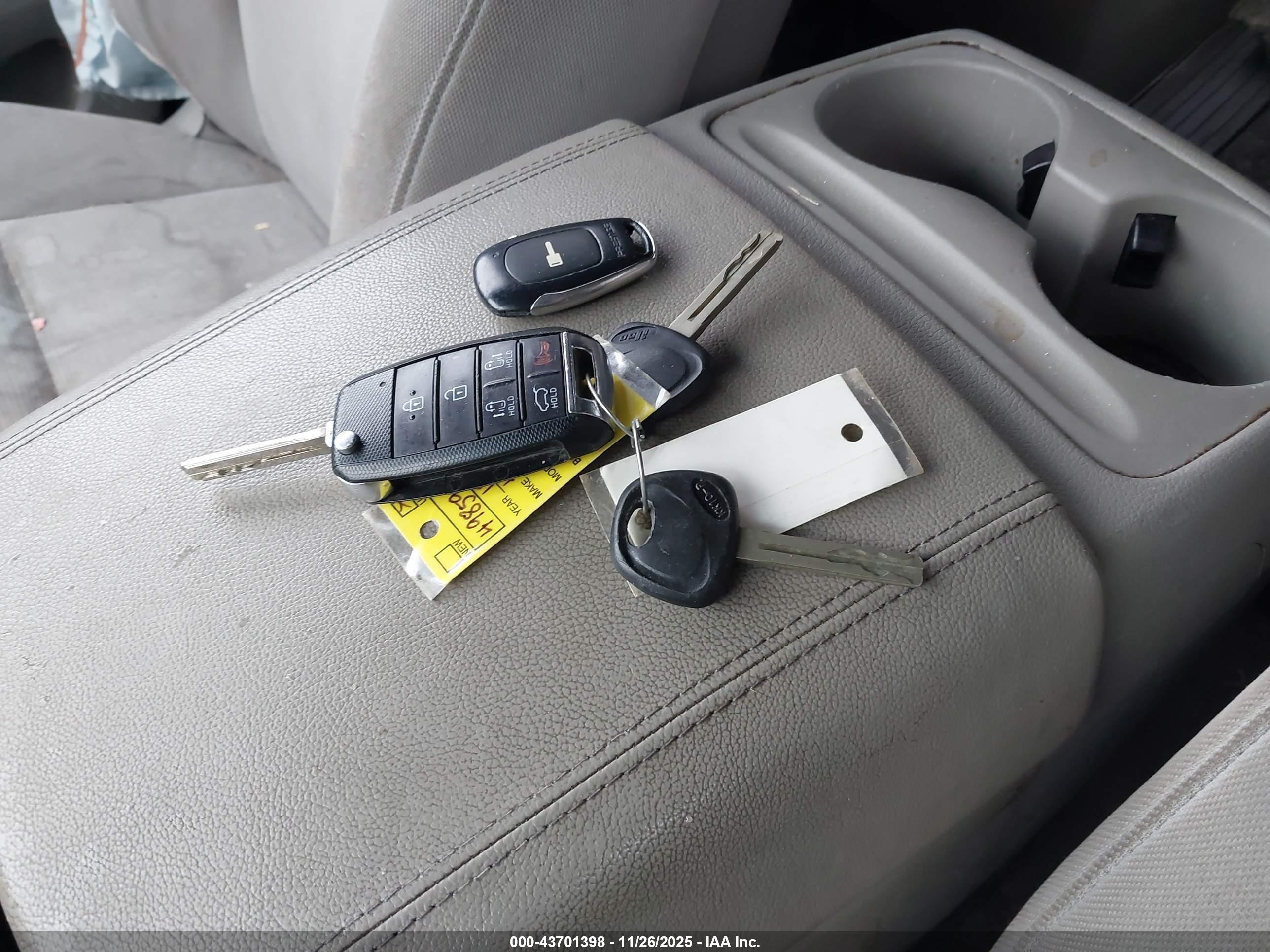 KIA SEDONA image 11