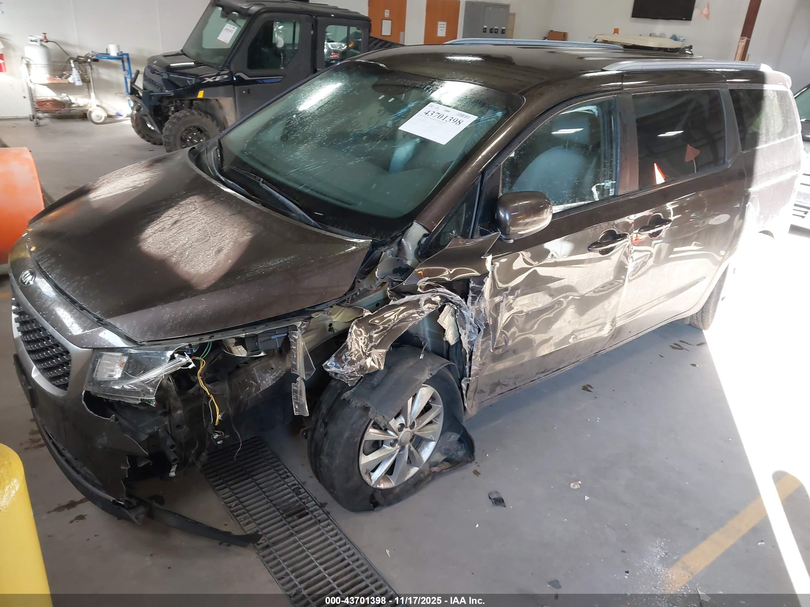 KIA SEDONA image 2