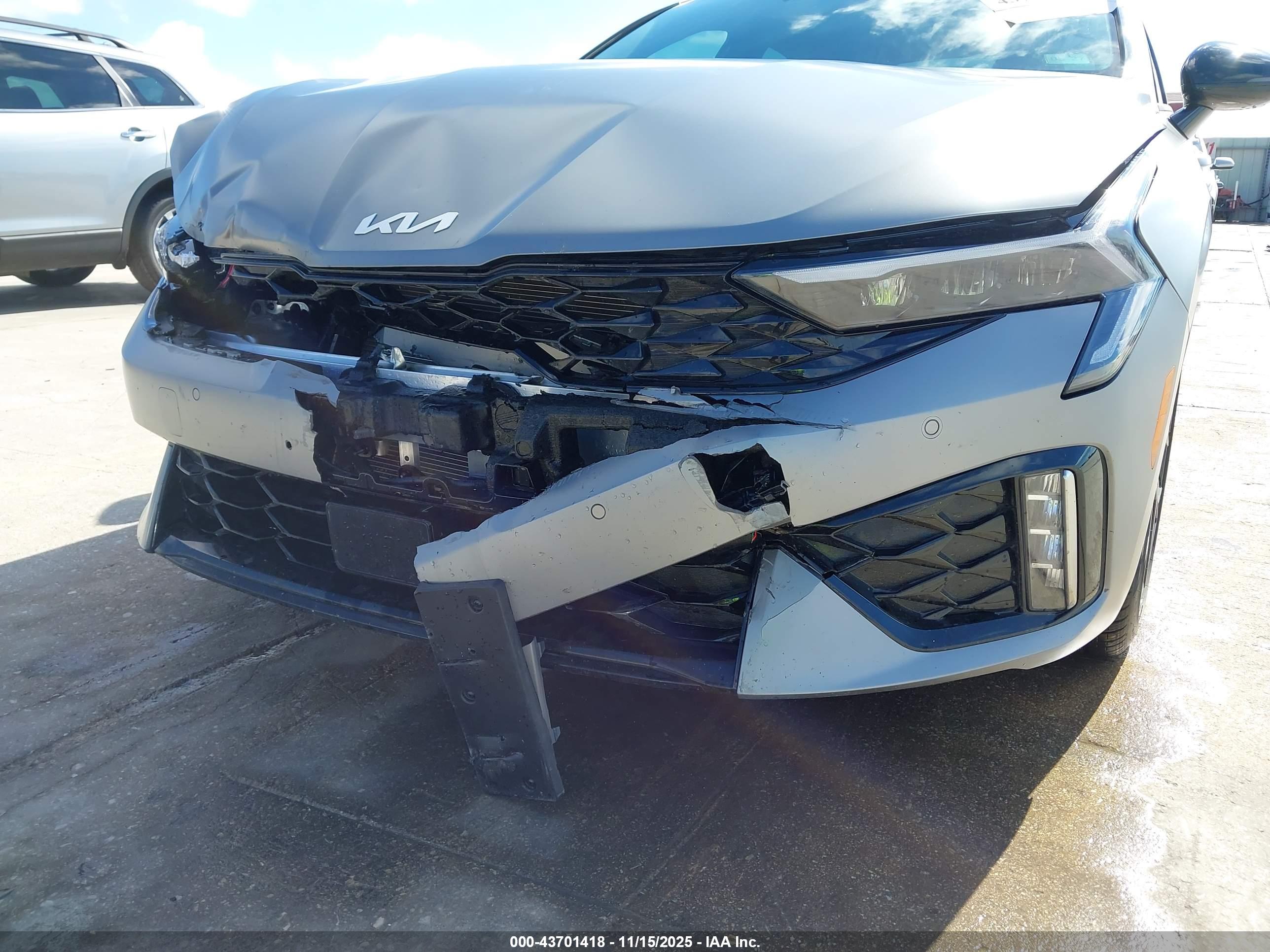 KIA K5 image 6
