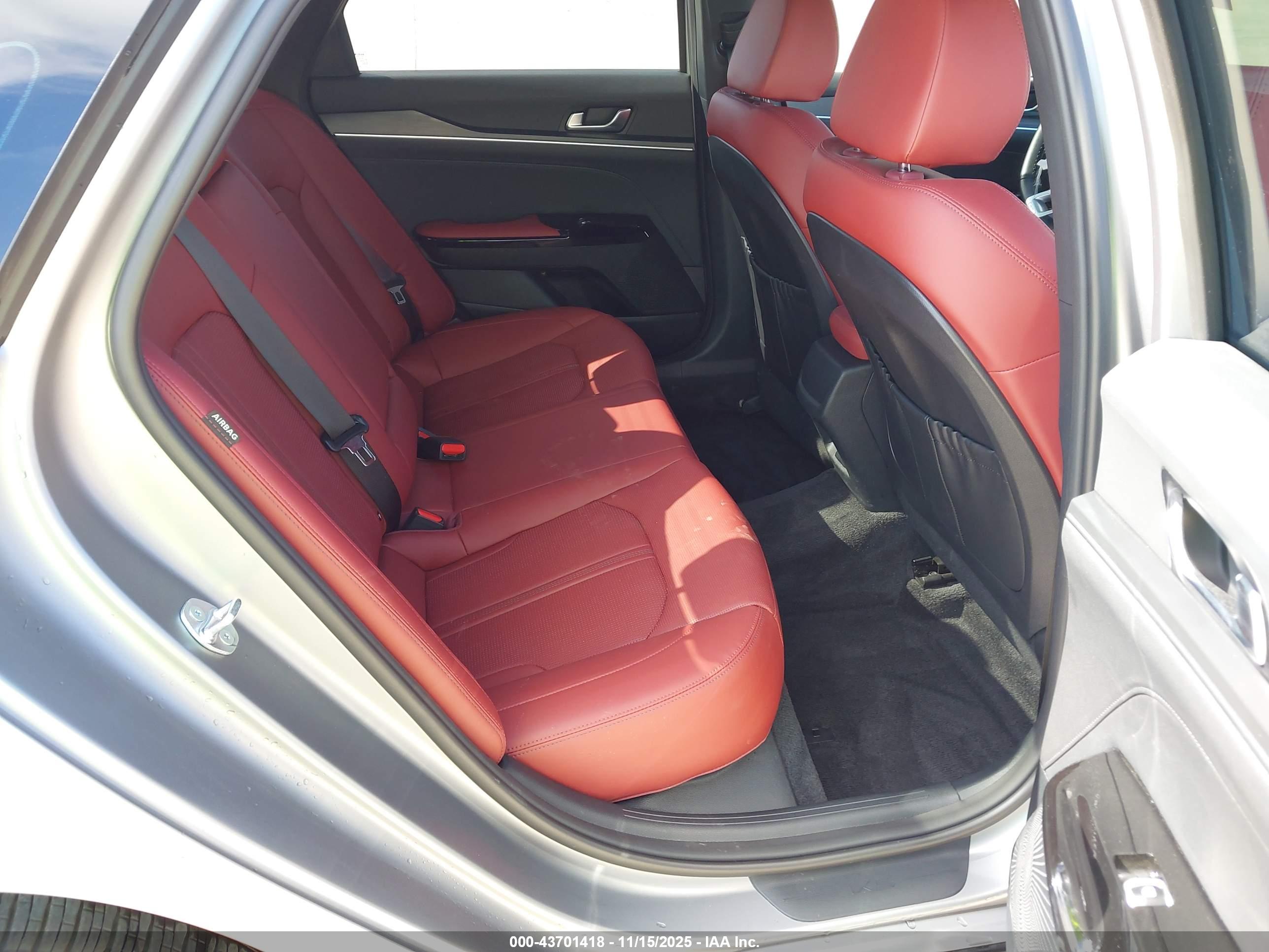 KIA K5 image 8