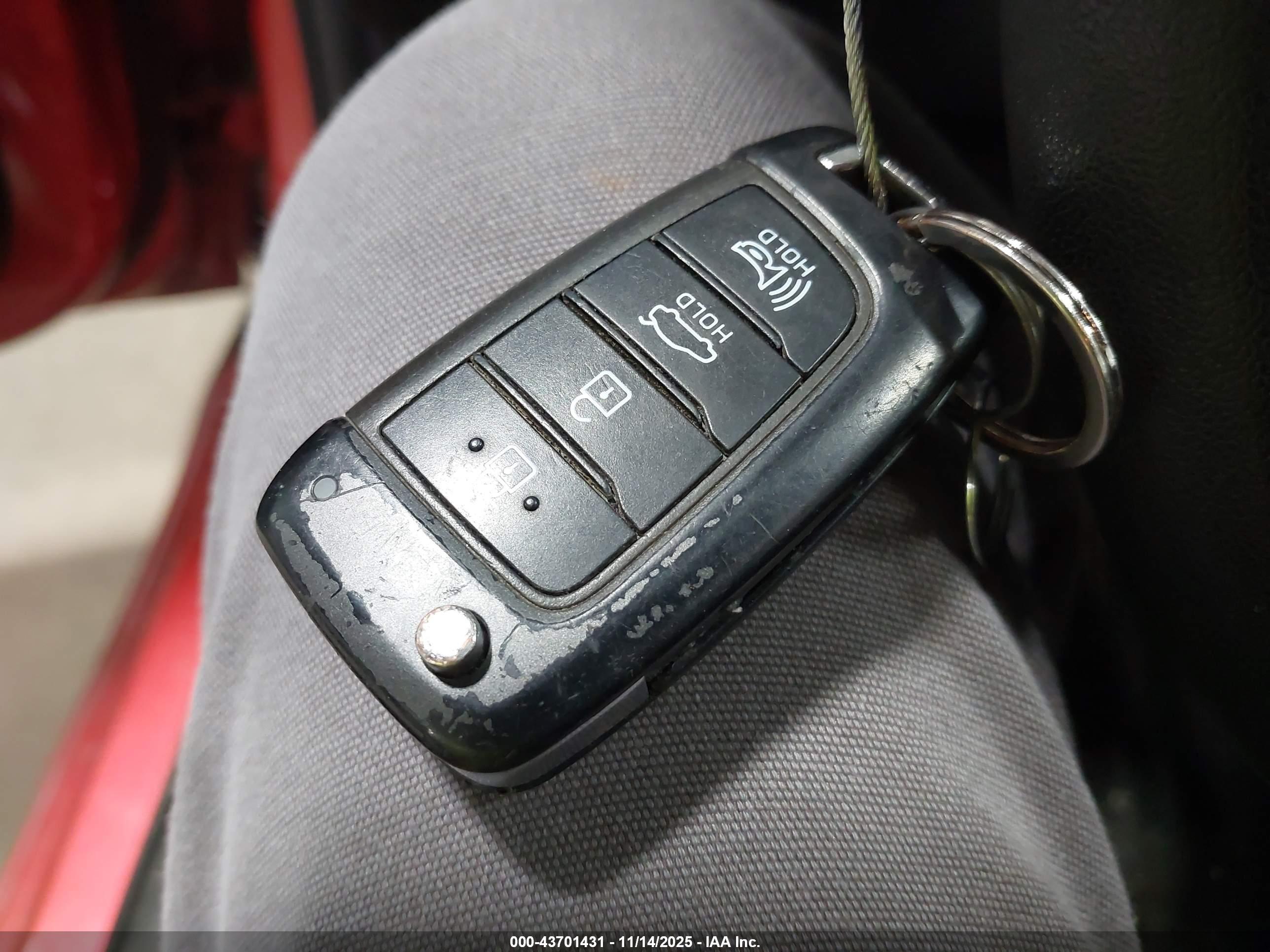 HYUNDAI ELANTRA image 11