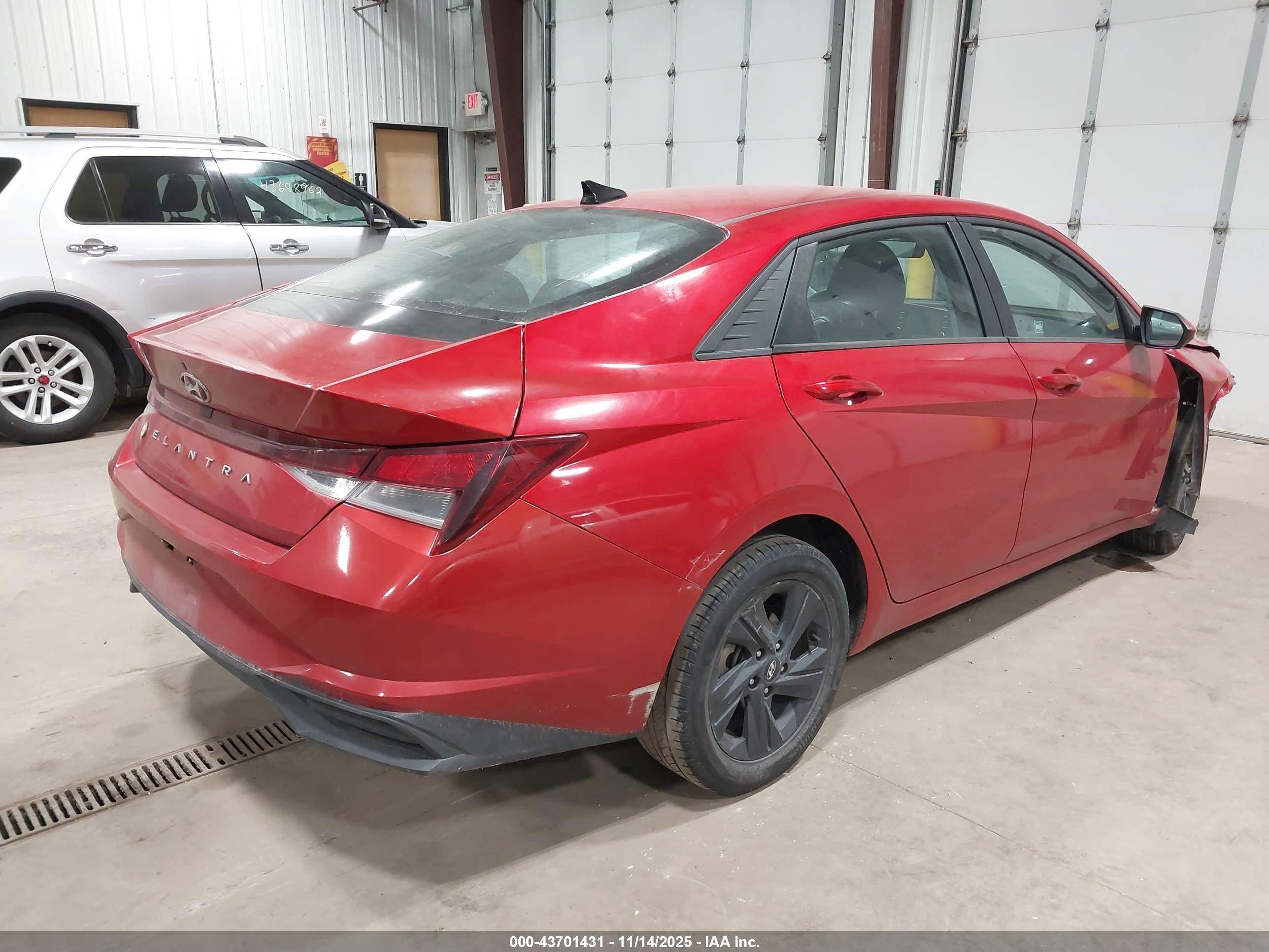 HYUNDAI ELANTRA image 4