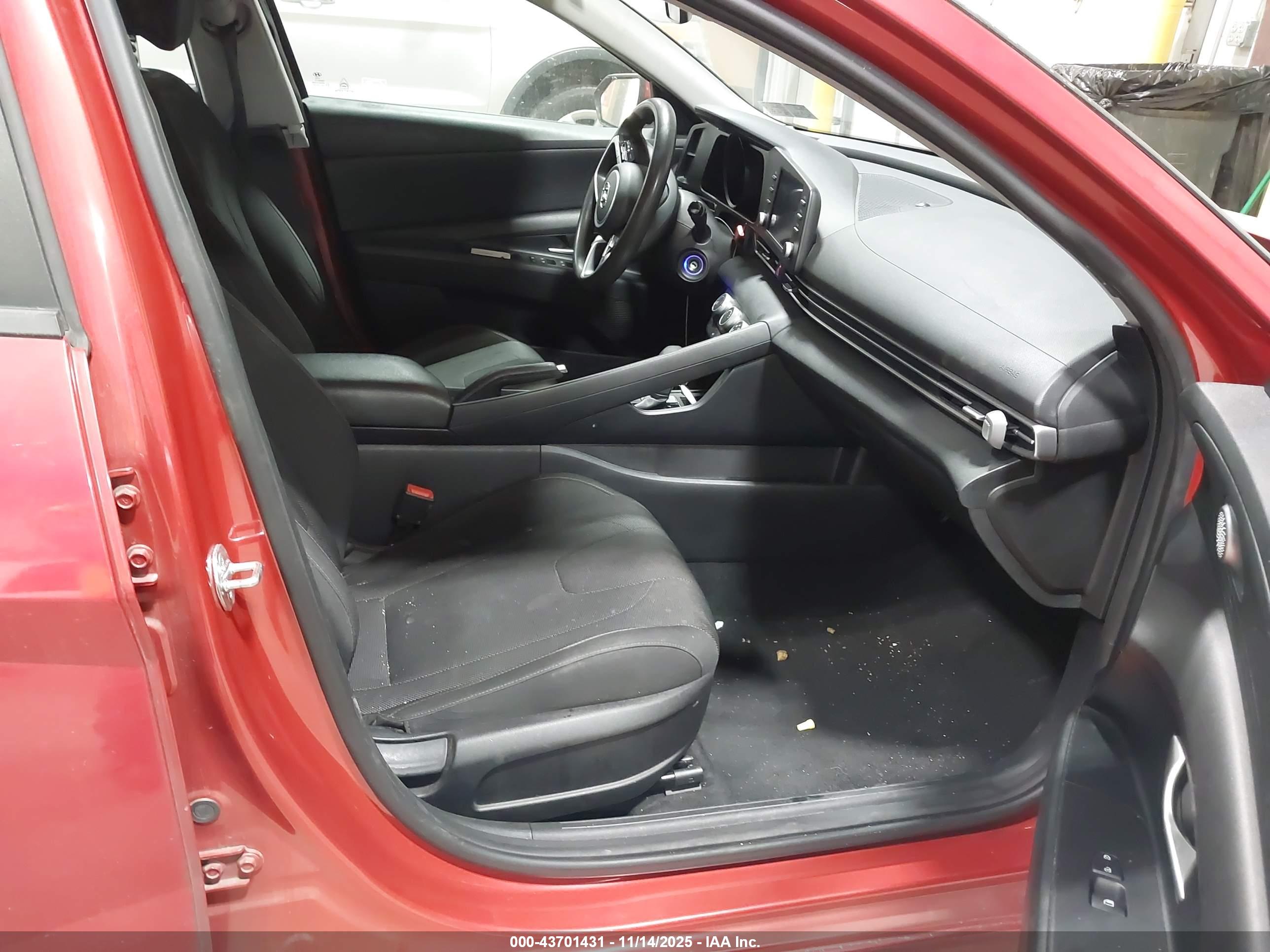 HYUNDAI ELANTRA image 5