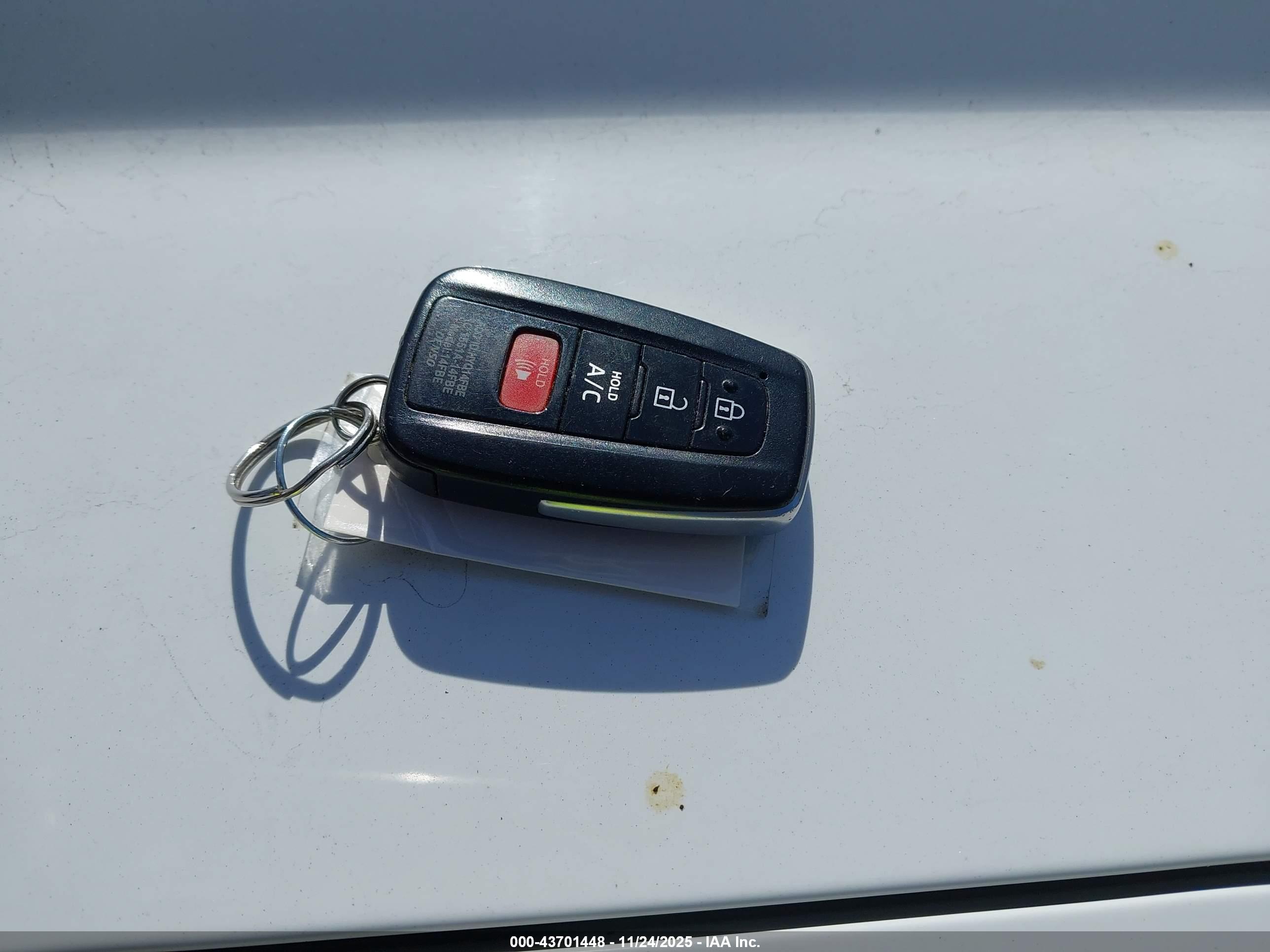 TOYOTA PRIUS image 11