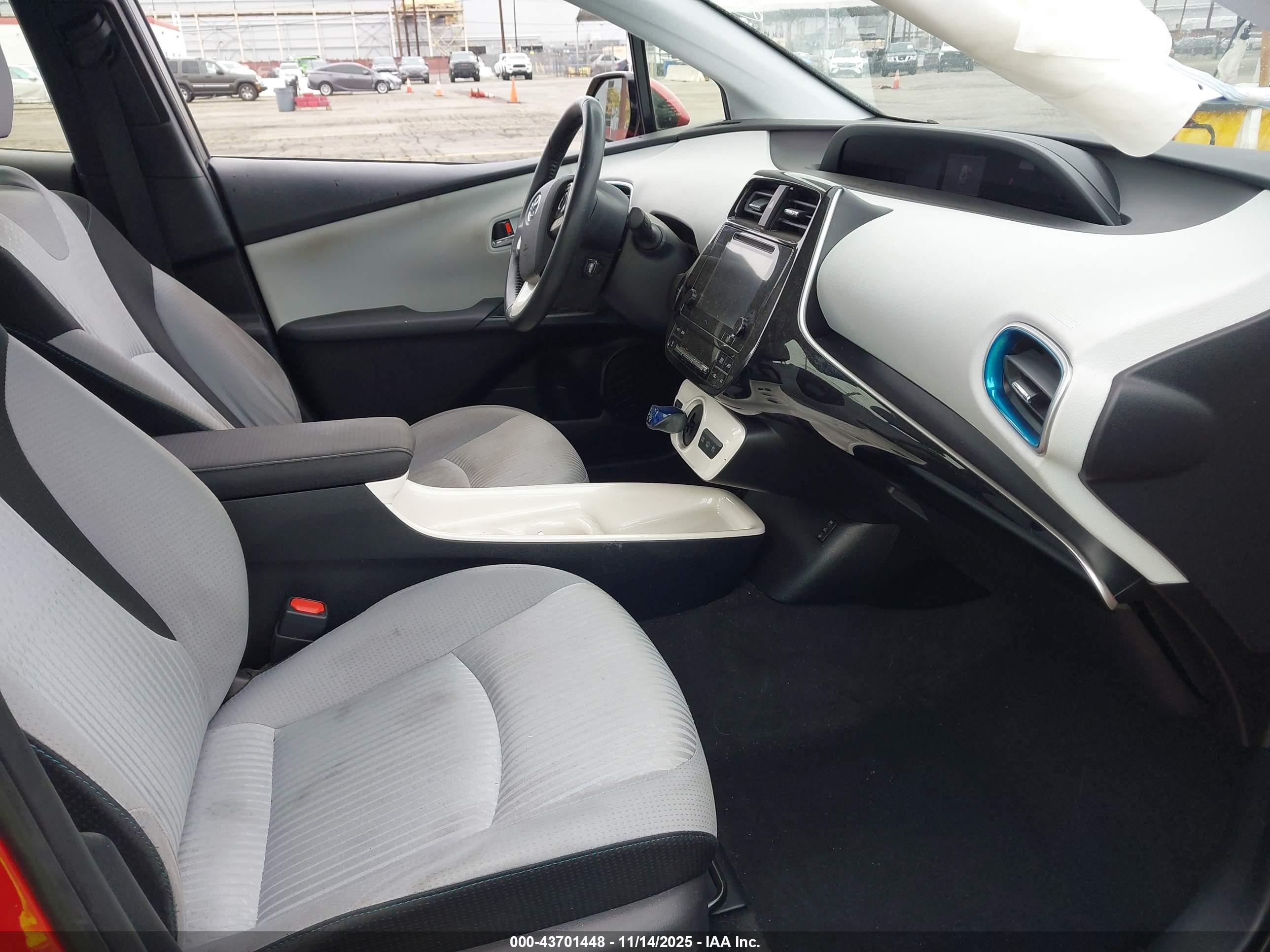 TOYOTA PRIUS image 5