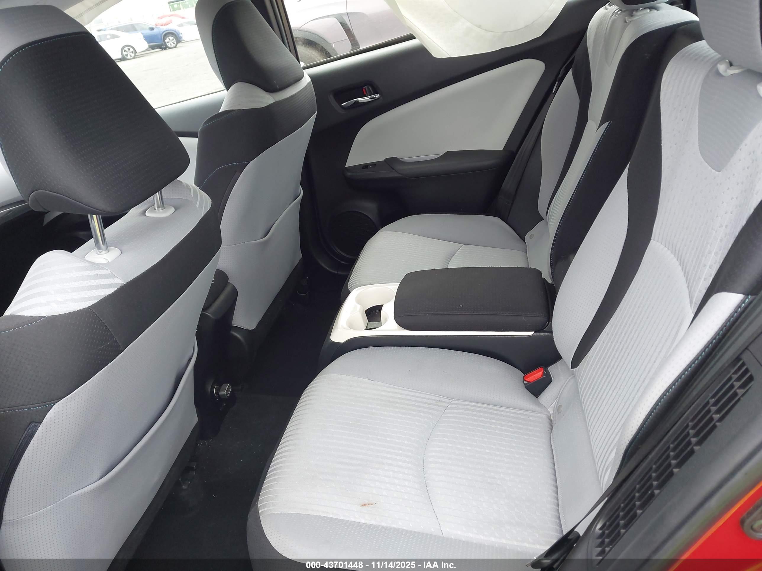 TOYOTA PRIUS image 8