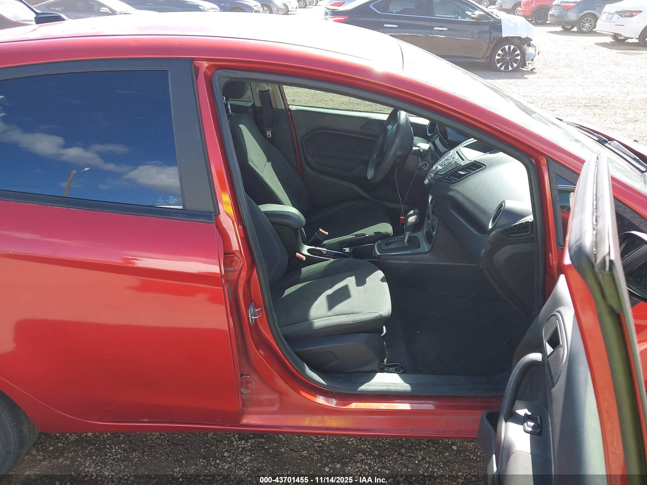 FORD FIESTA image 5
