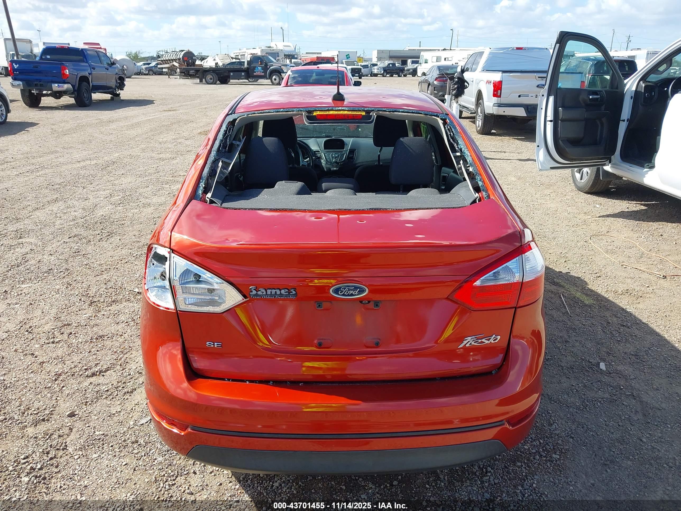 FORD FIESTA image 6