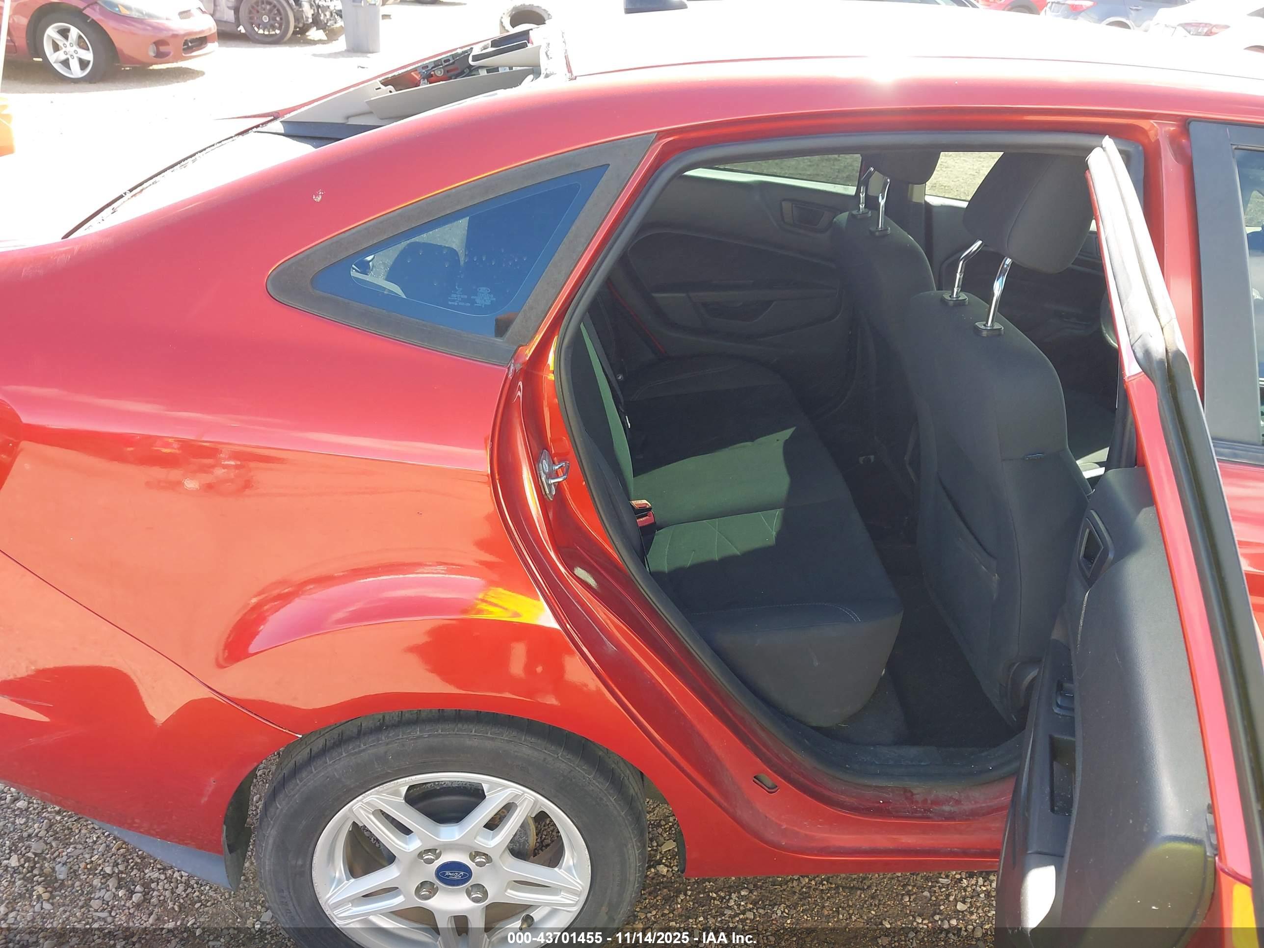 FORD FIESTA image 8