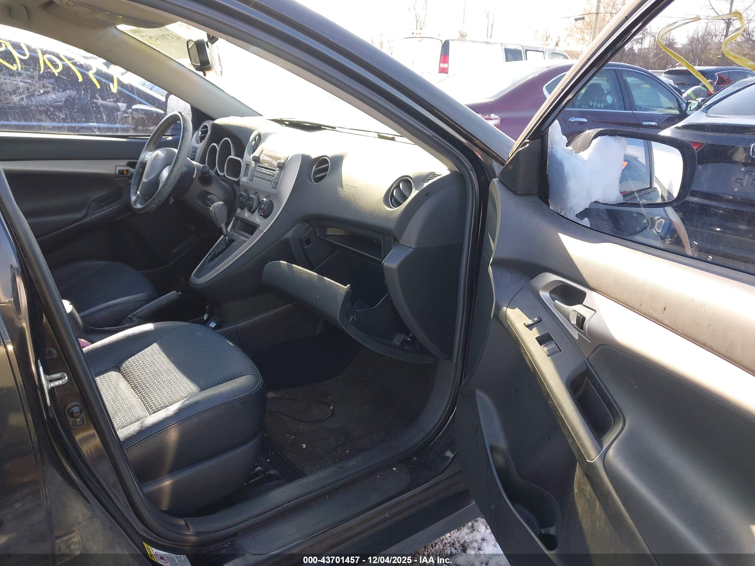 PONTIAC VIBE image 5