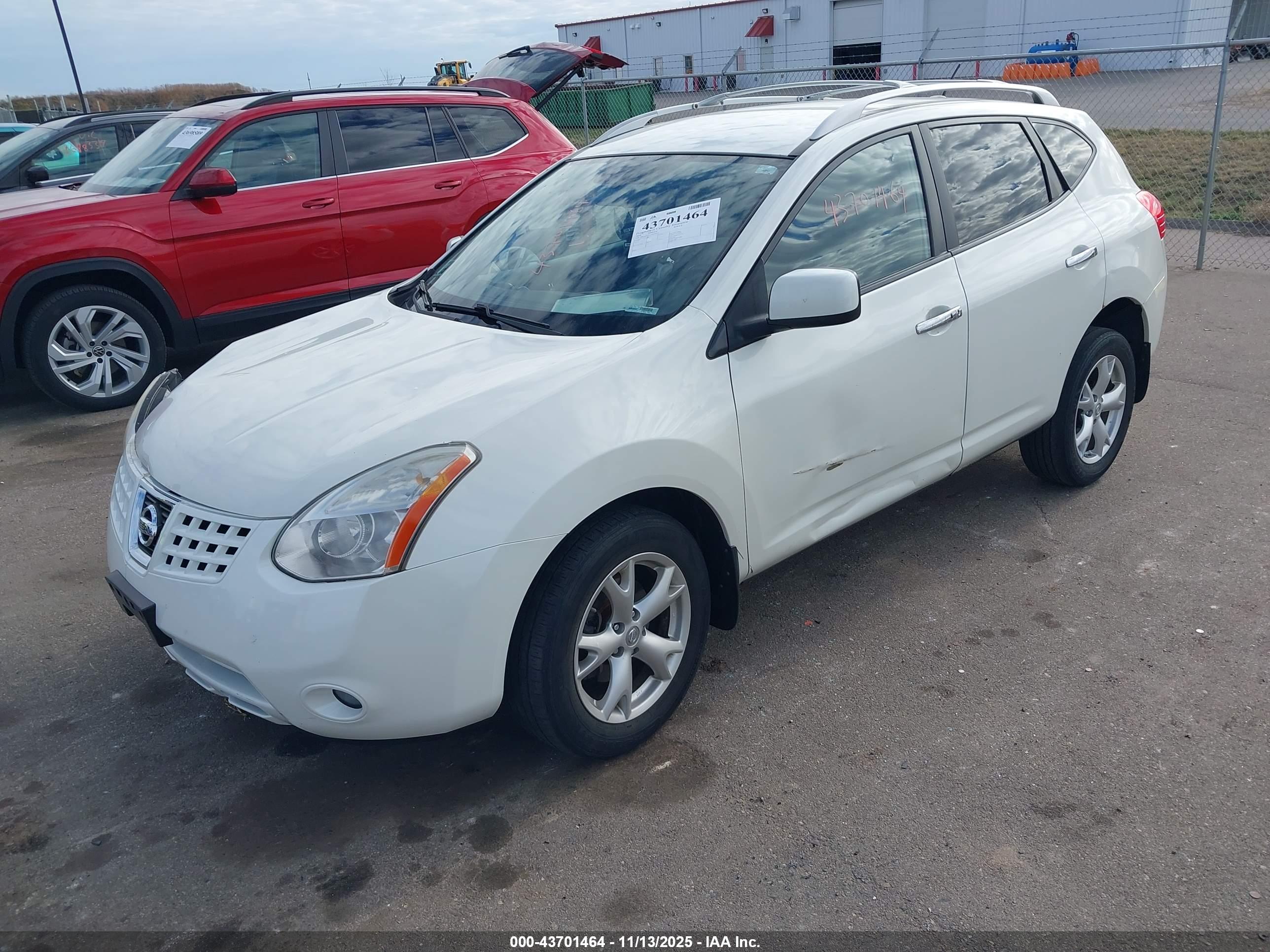NISSAN ROGUE image 2