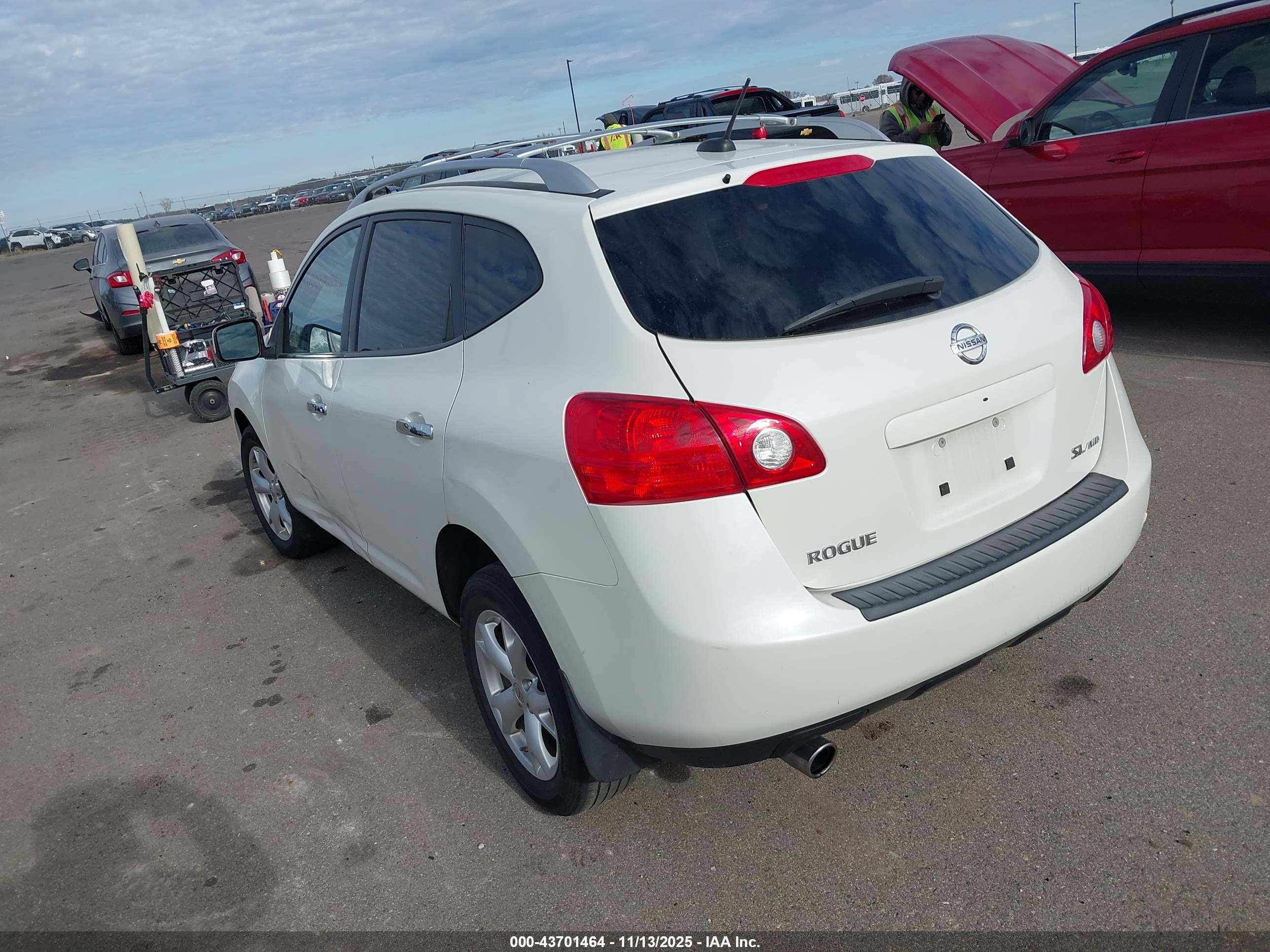 NISSAN ROGUE image 3