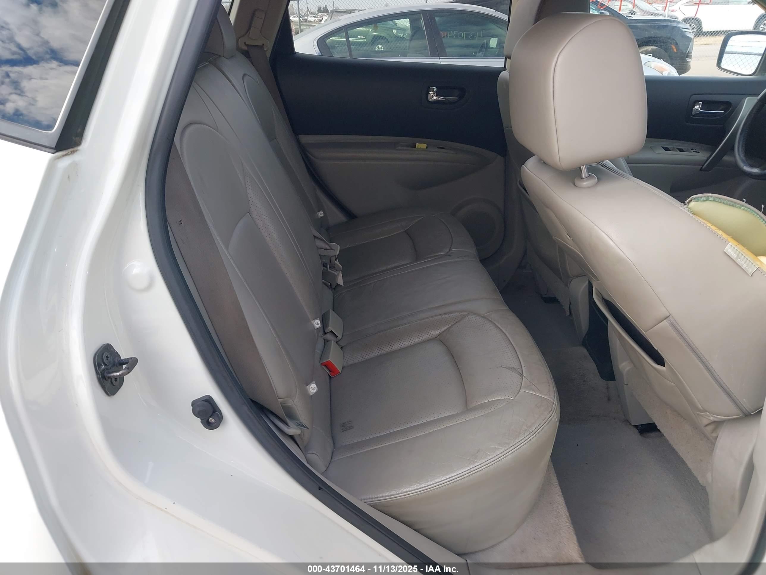 NISSAN ROGUE image 8