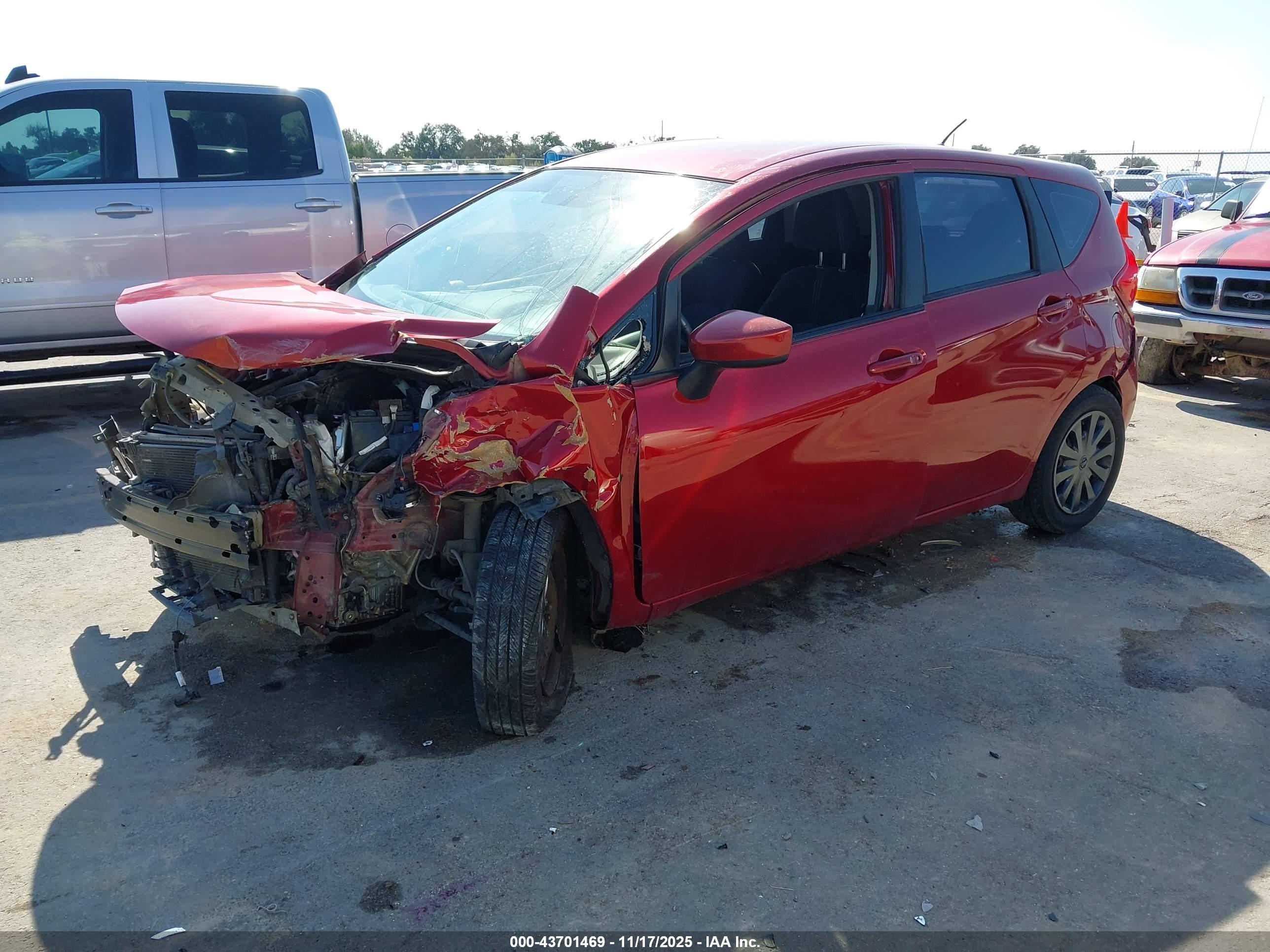 NISSAN VERSA image 2