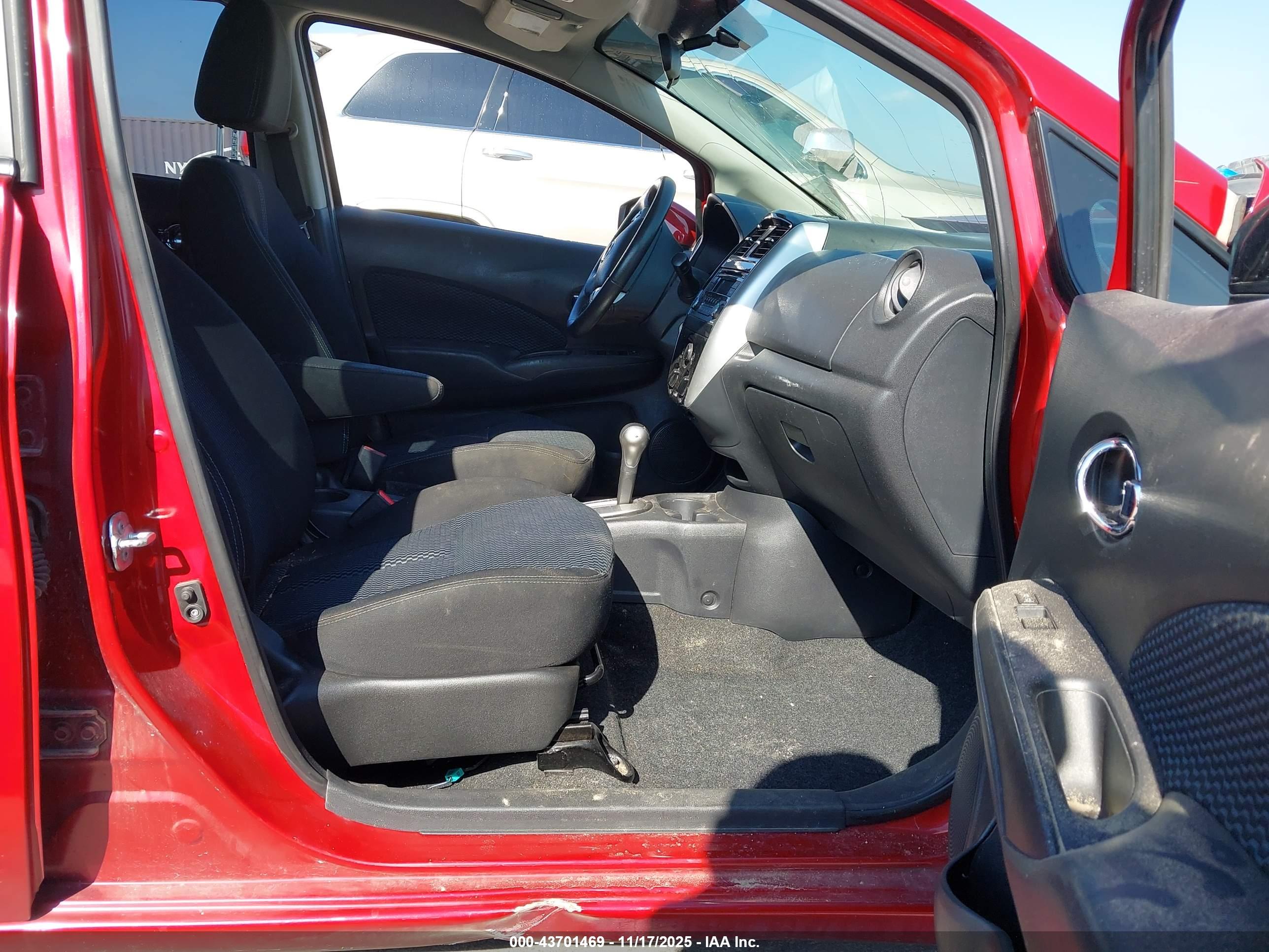 NISSAN VERSA image 5
