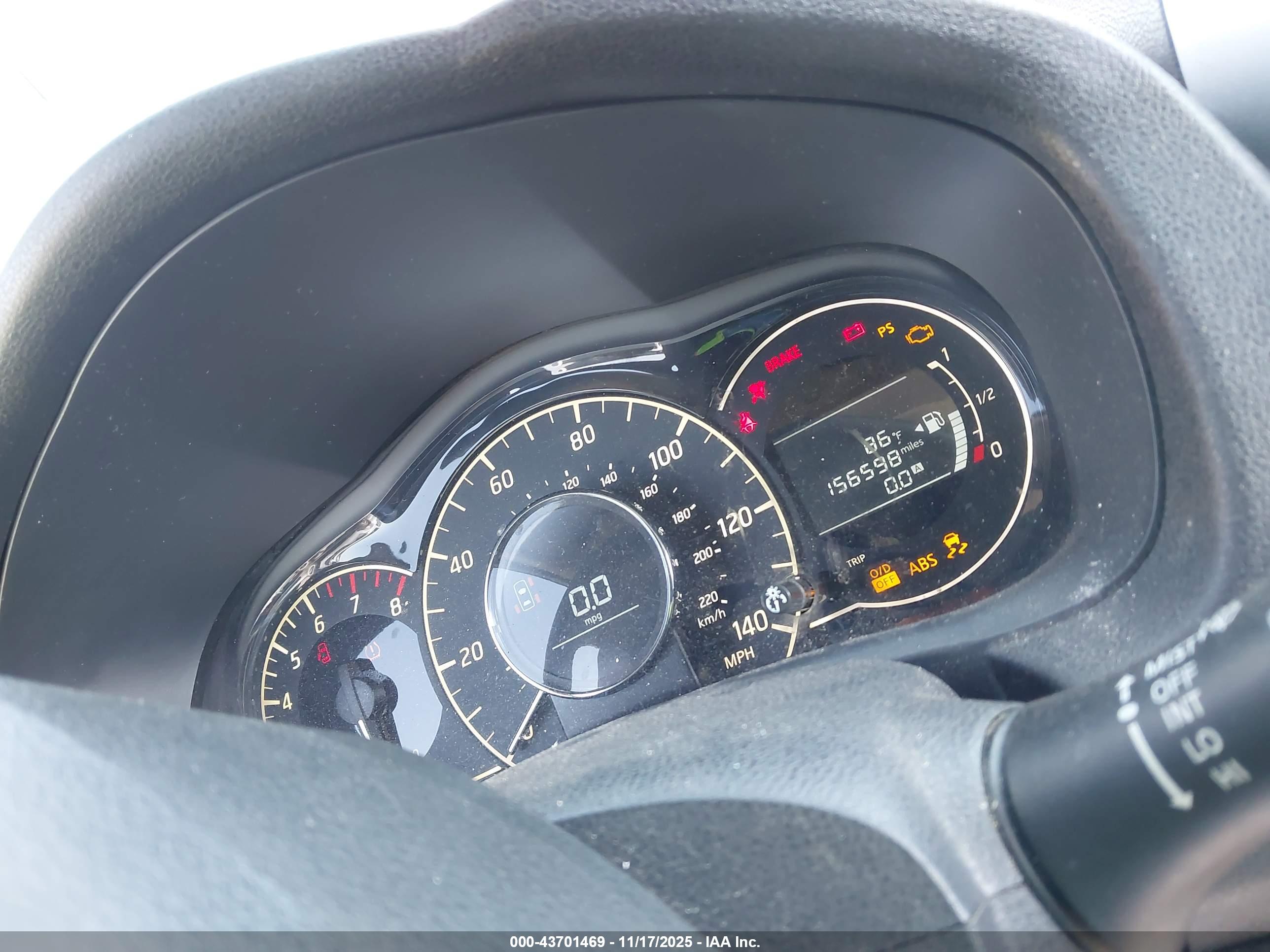NISSAN VERSA image 7