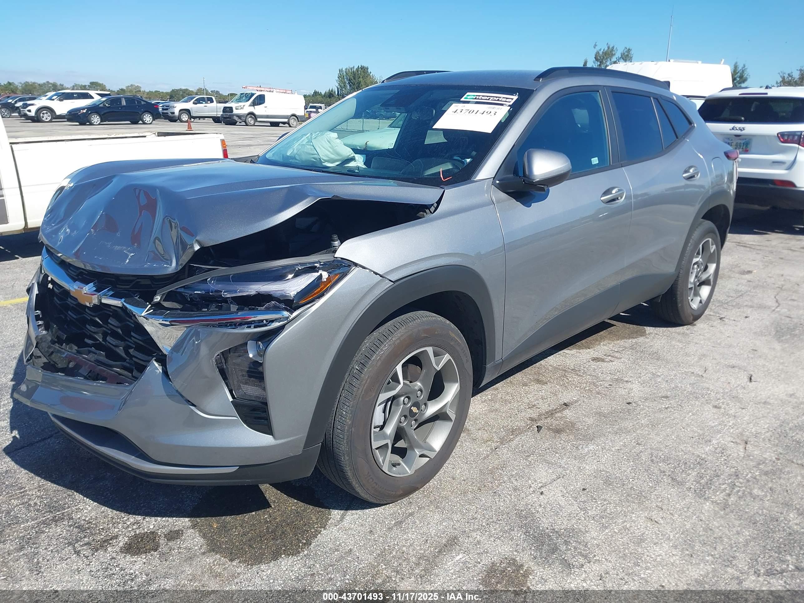 CHEVROLET TRAX image 2