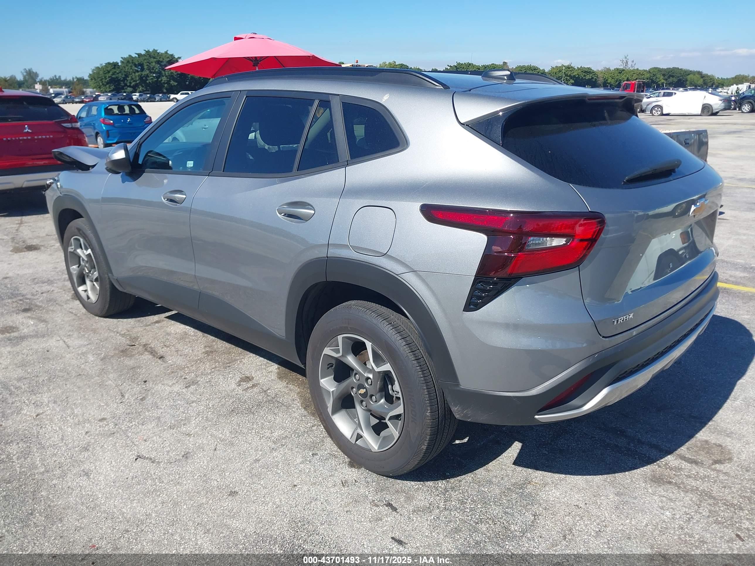 CHEVROLET TRAX image 3