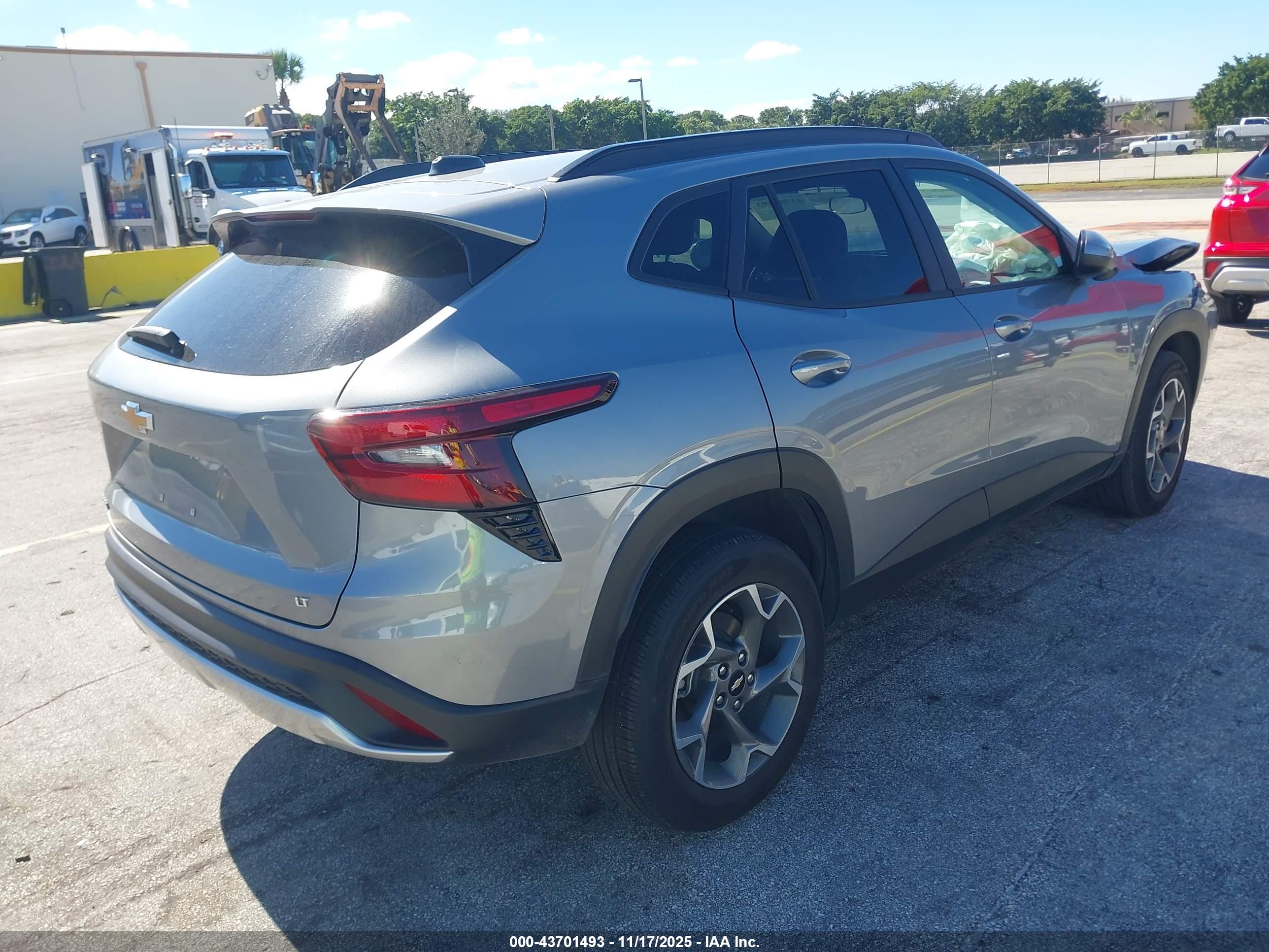CHEVROLET TRAX image 4