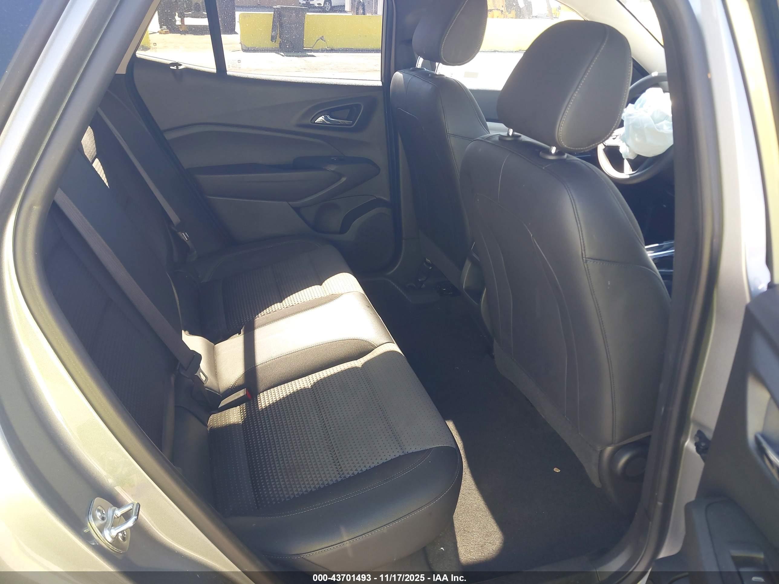 CHEVROLET TRAX image 8