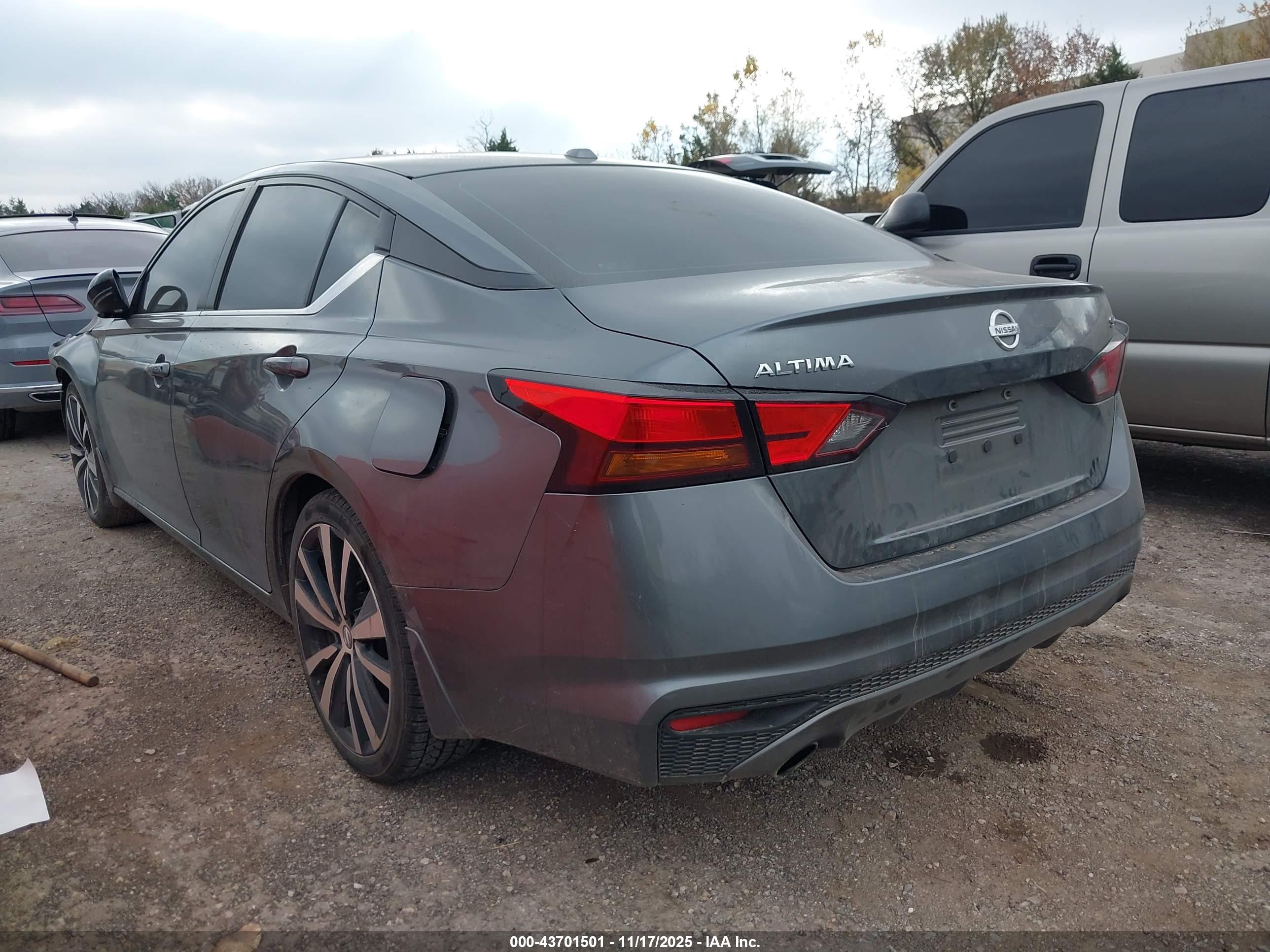 NISSAN ALTIMA image 3