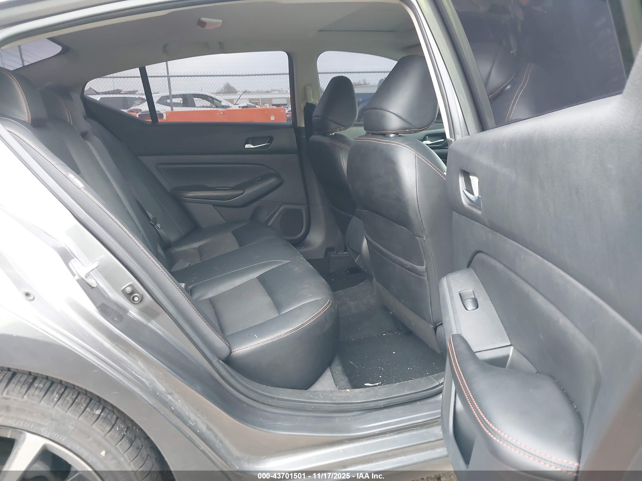 NISSAN ALTIMA image 8
