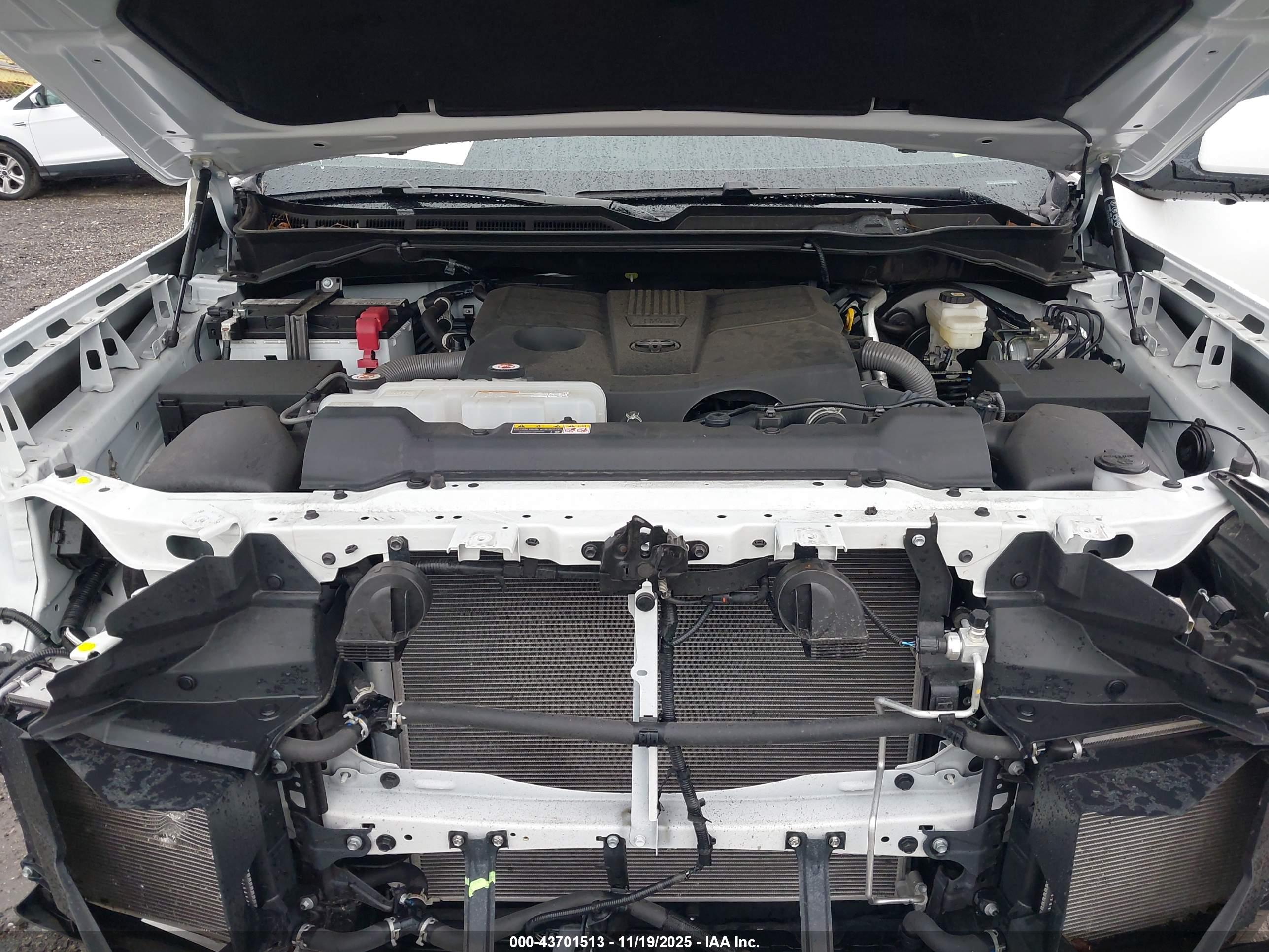 TOYOTA TUNDRA image 10