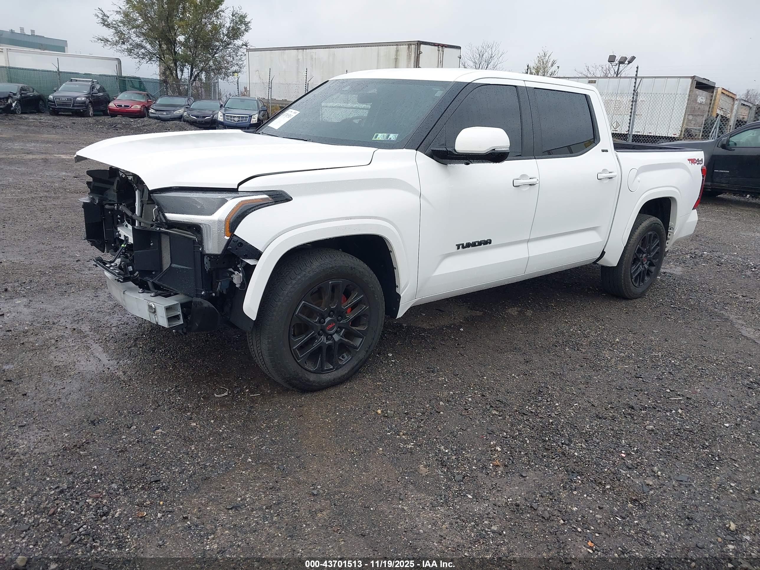 TOYOTA TUNDRA image 2