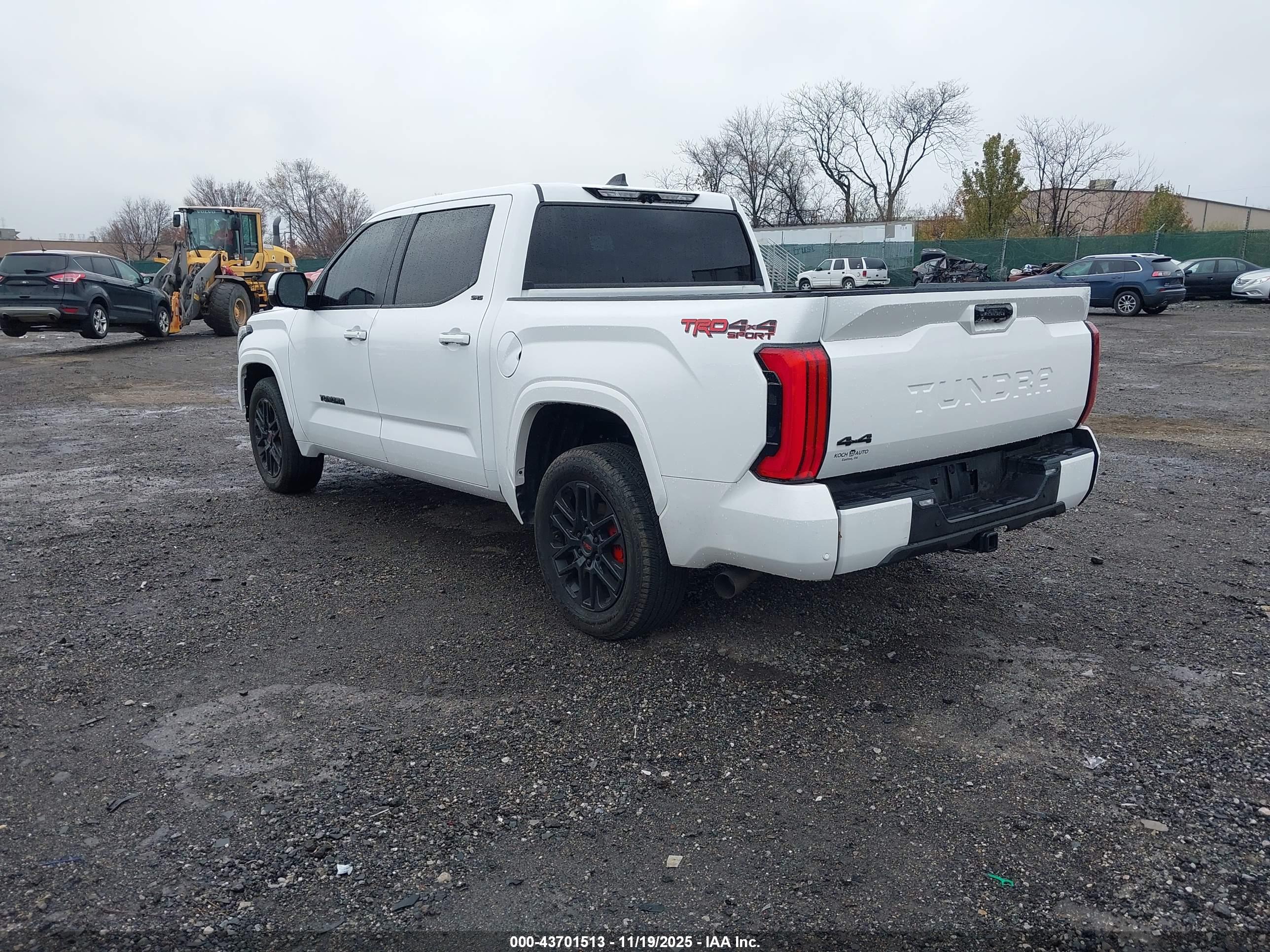 TOYOTA TUNDRA image 3
