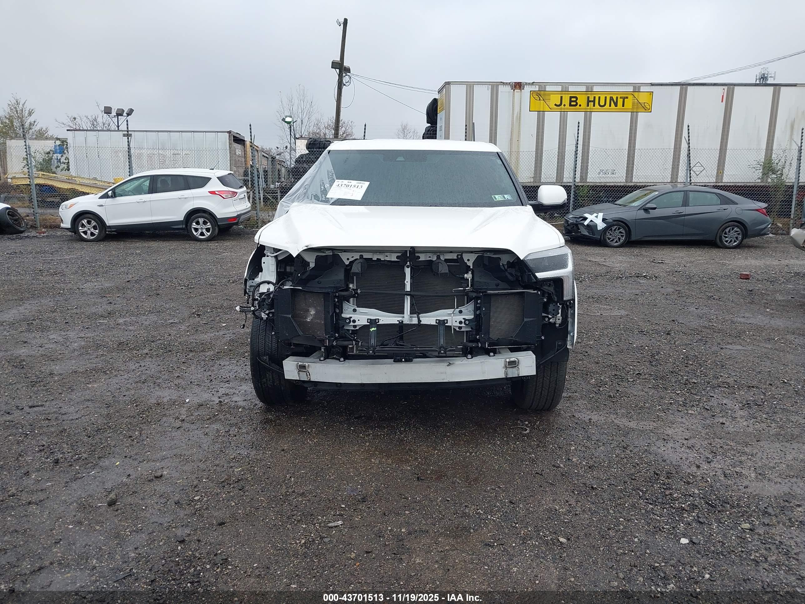 TOYOTA TUNDRA image 6