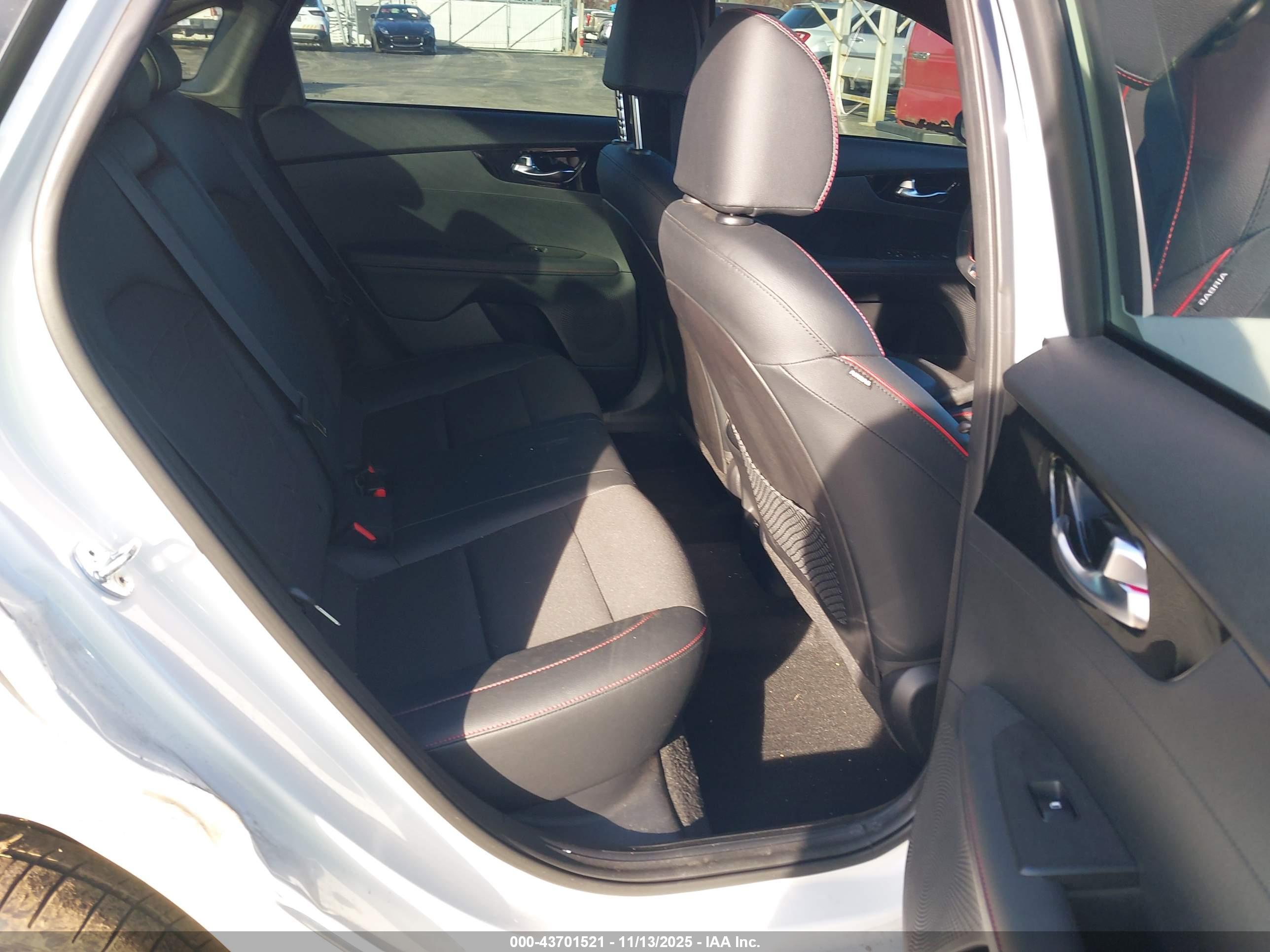 KIA FORTE image 8