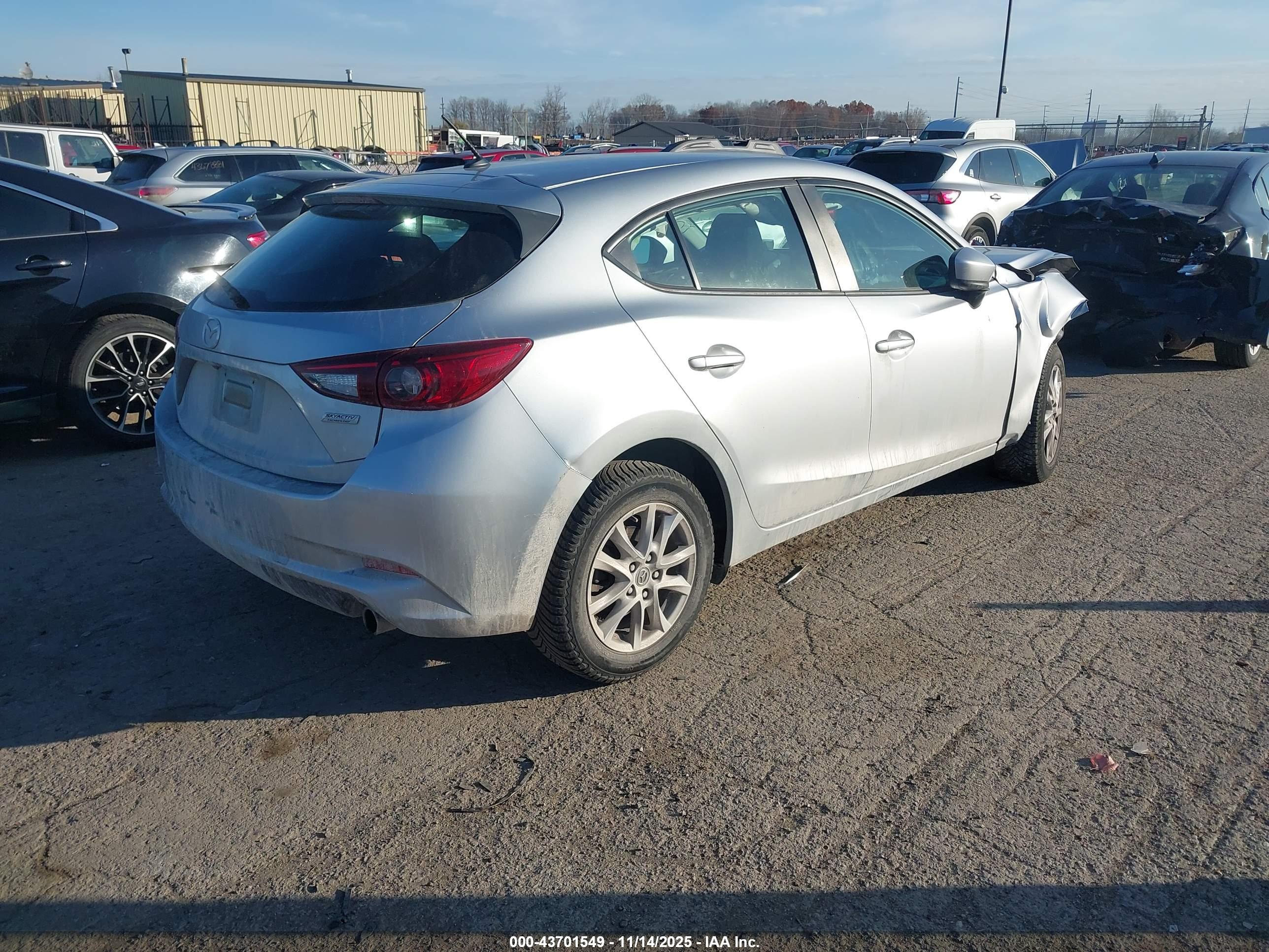 MAZDA MAZDA3 image 4