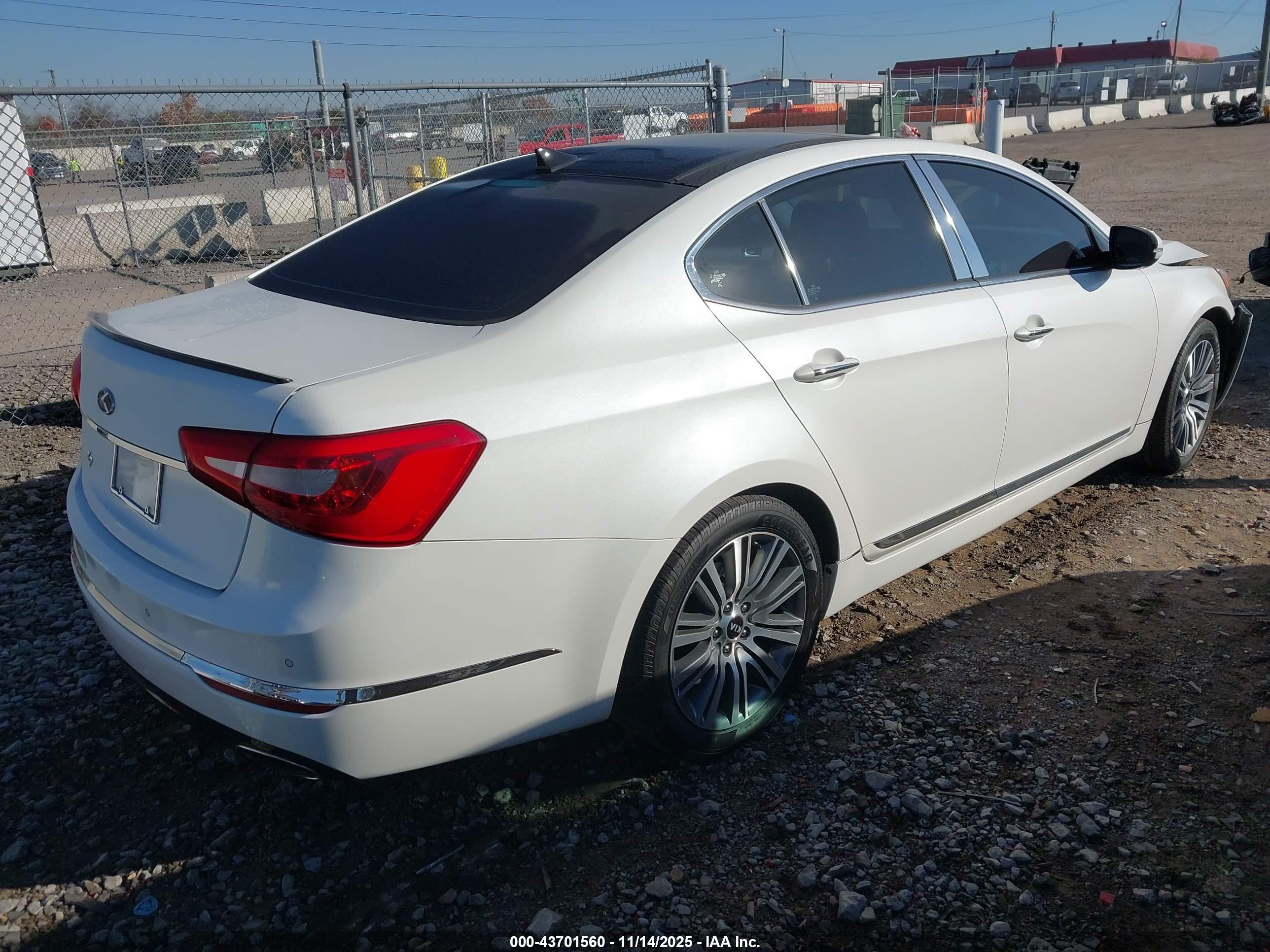 KIA CADENZA image 4